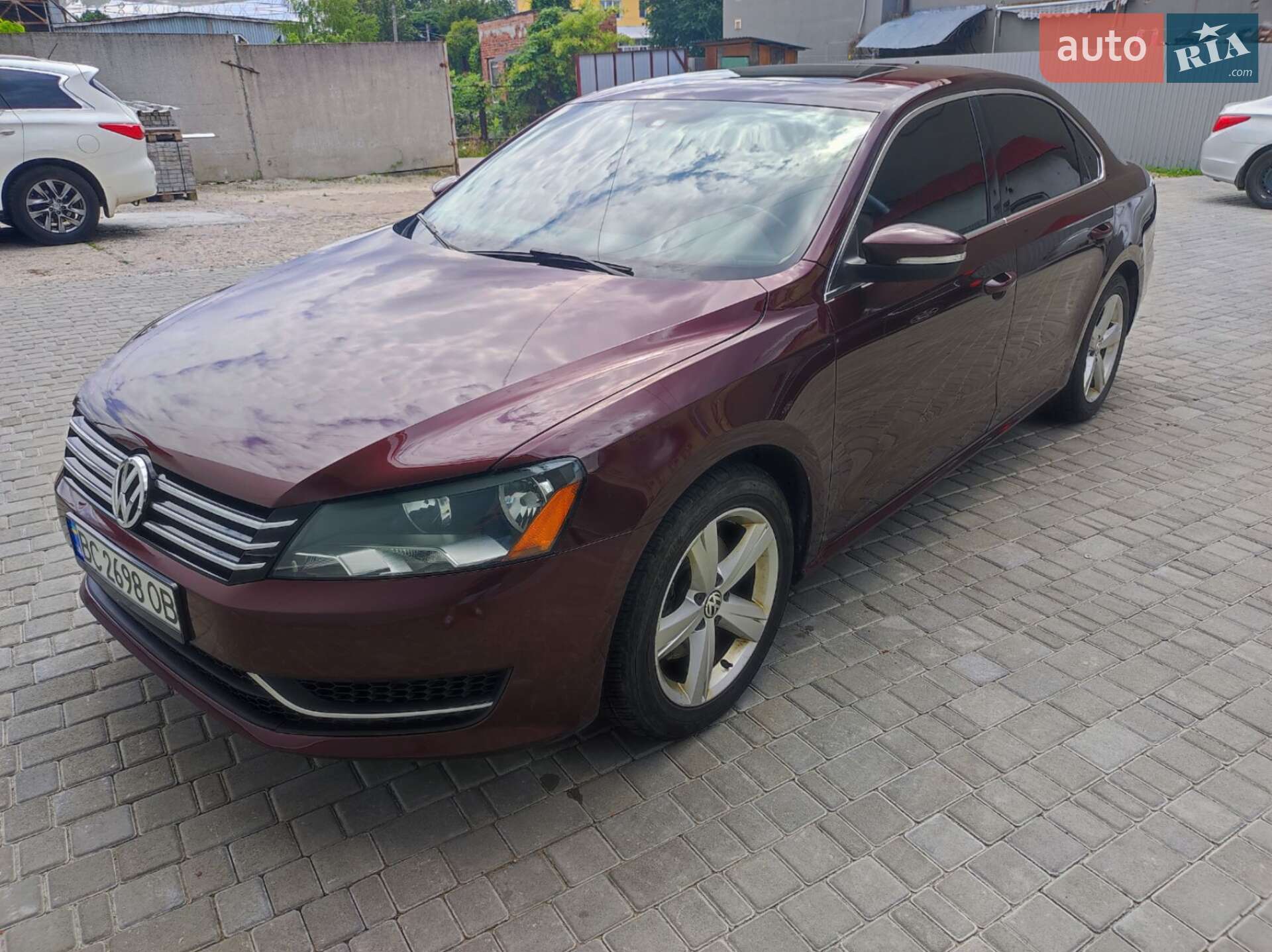 VOLKSWAGEN PASSAT 2012