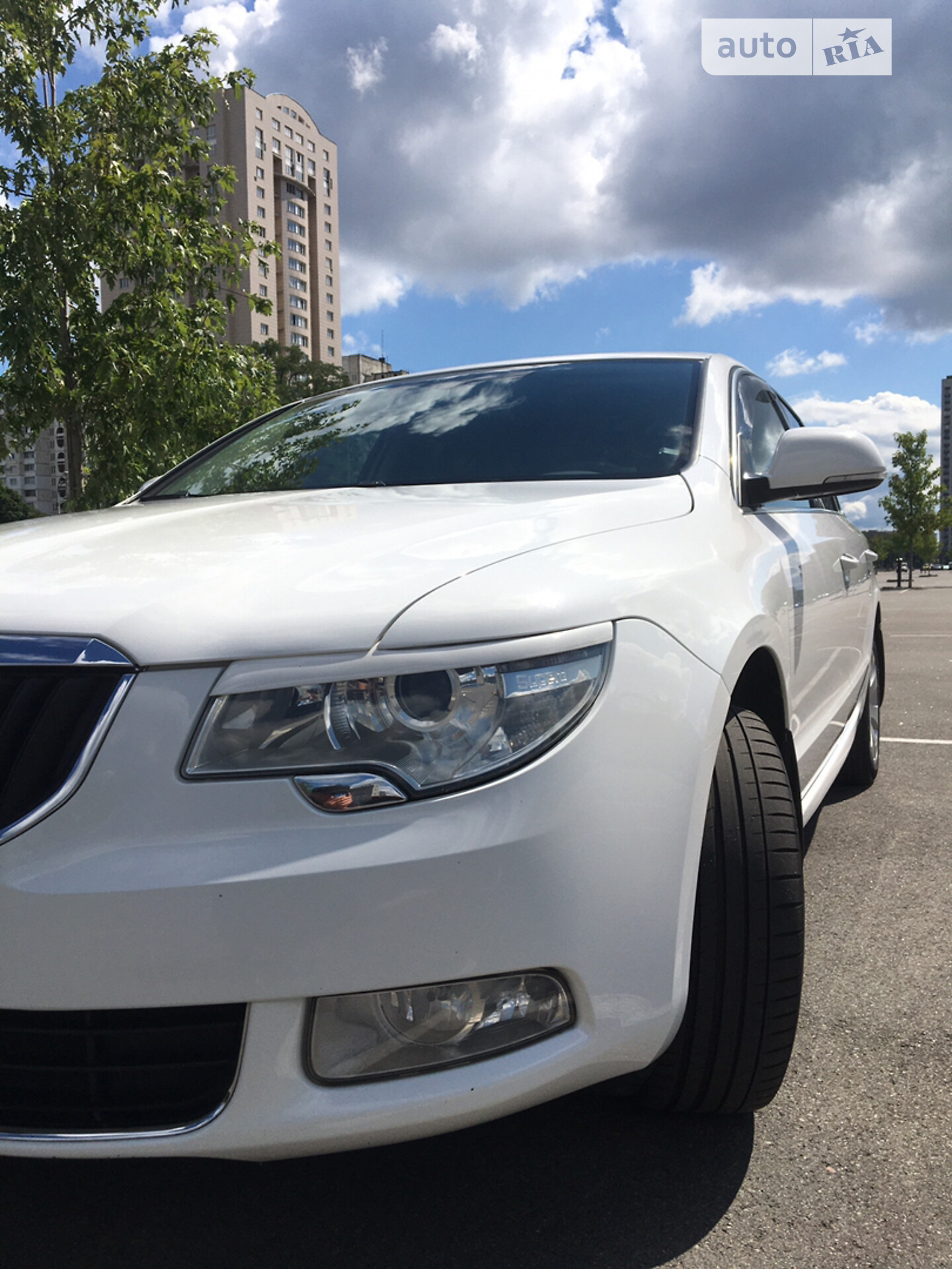 SKODA SUPERB 2012
