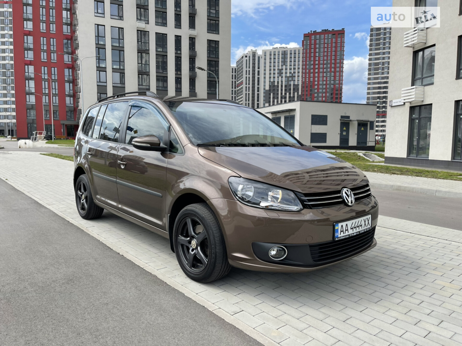 VOLKSWAGEN TOURAN 2012