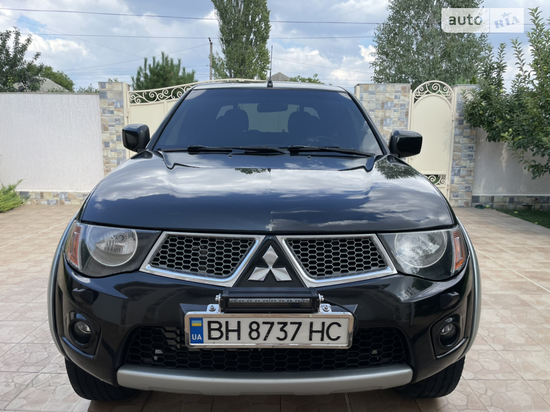 MITSUBISHI L 200 2011
