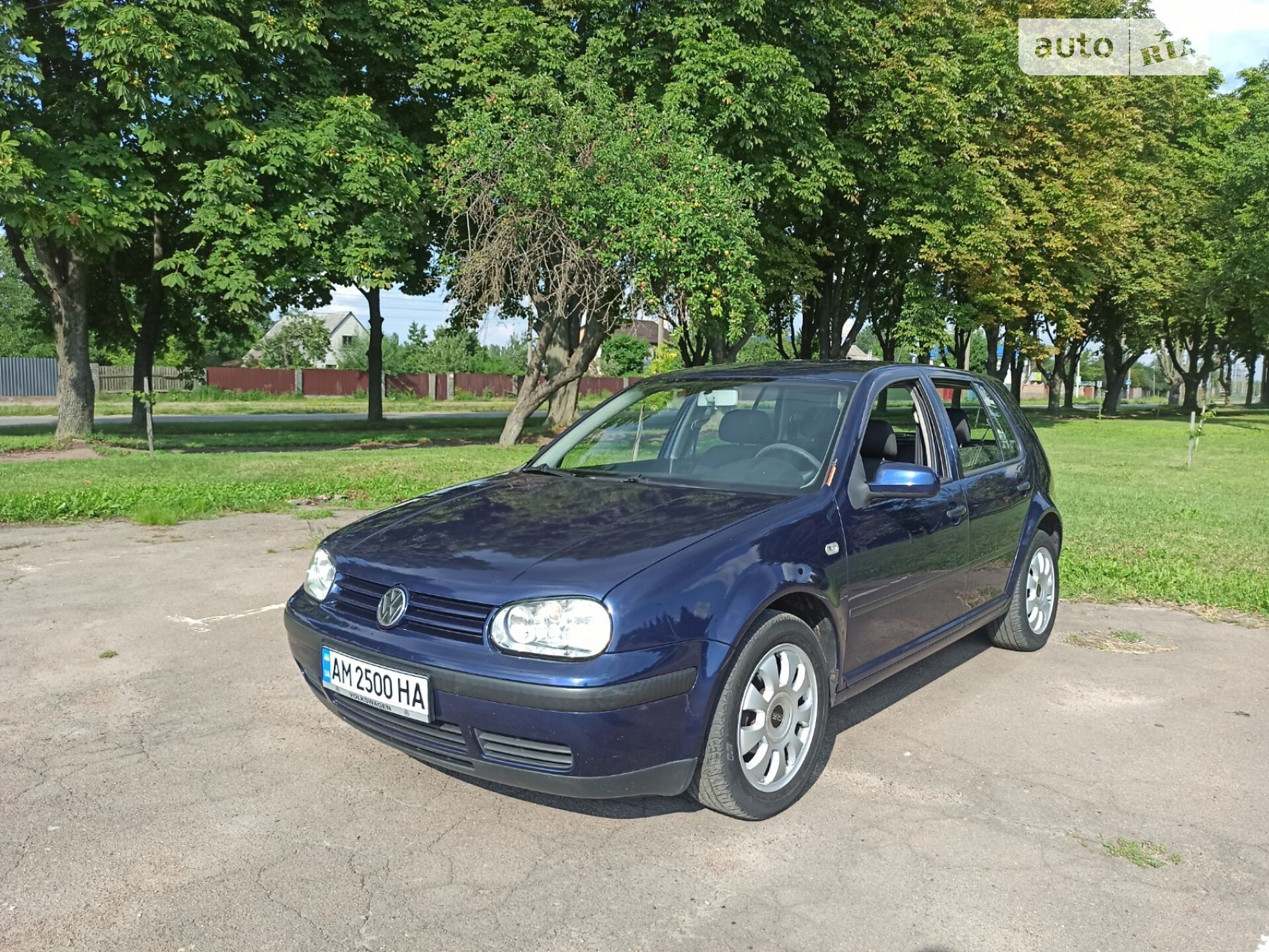 VOLKSWAGEN GOLF 2003