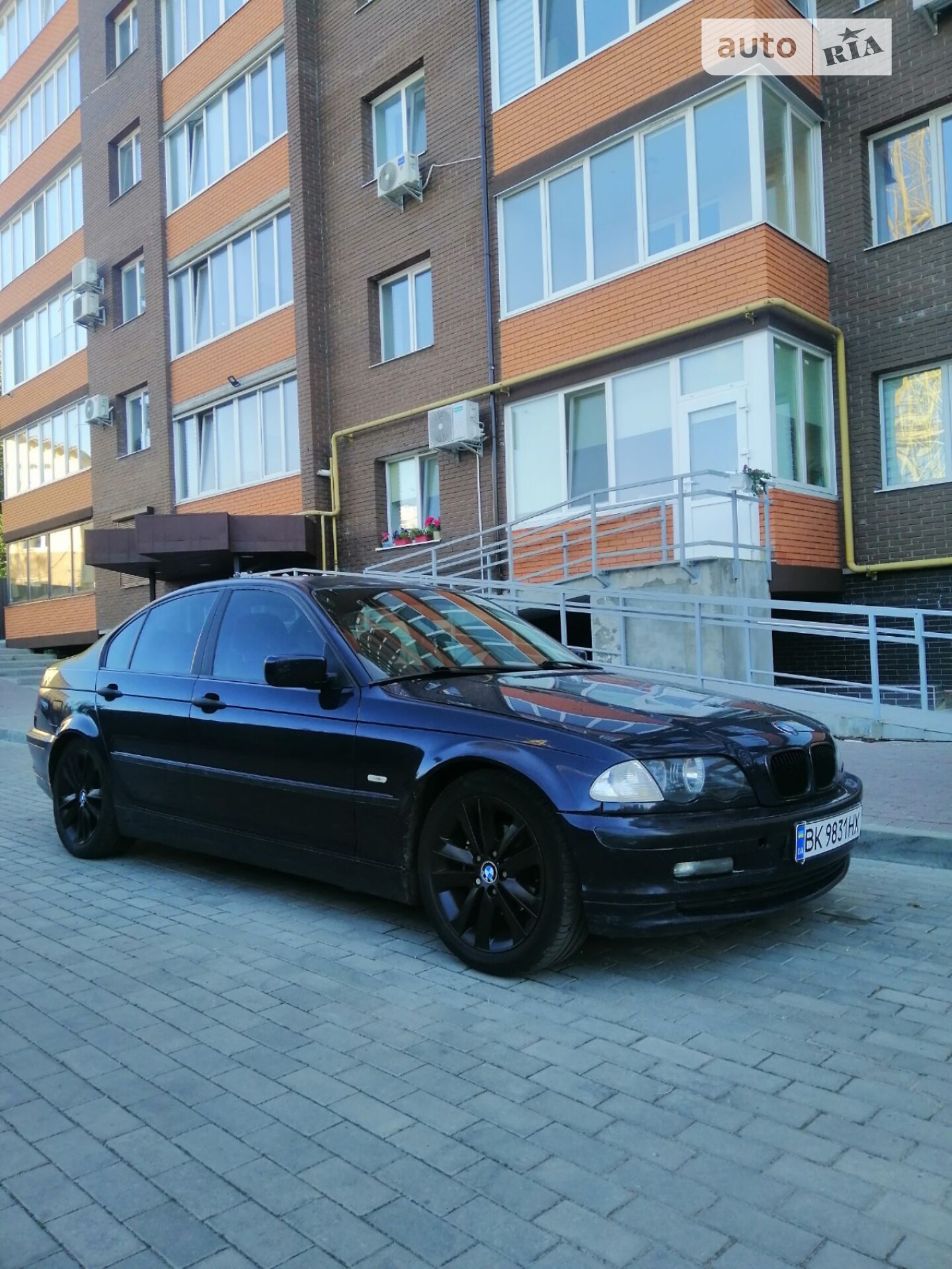Головне фото звіту автомобіля BMW 320 2000