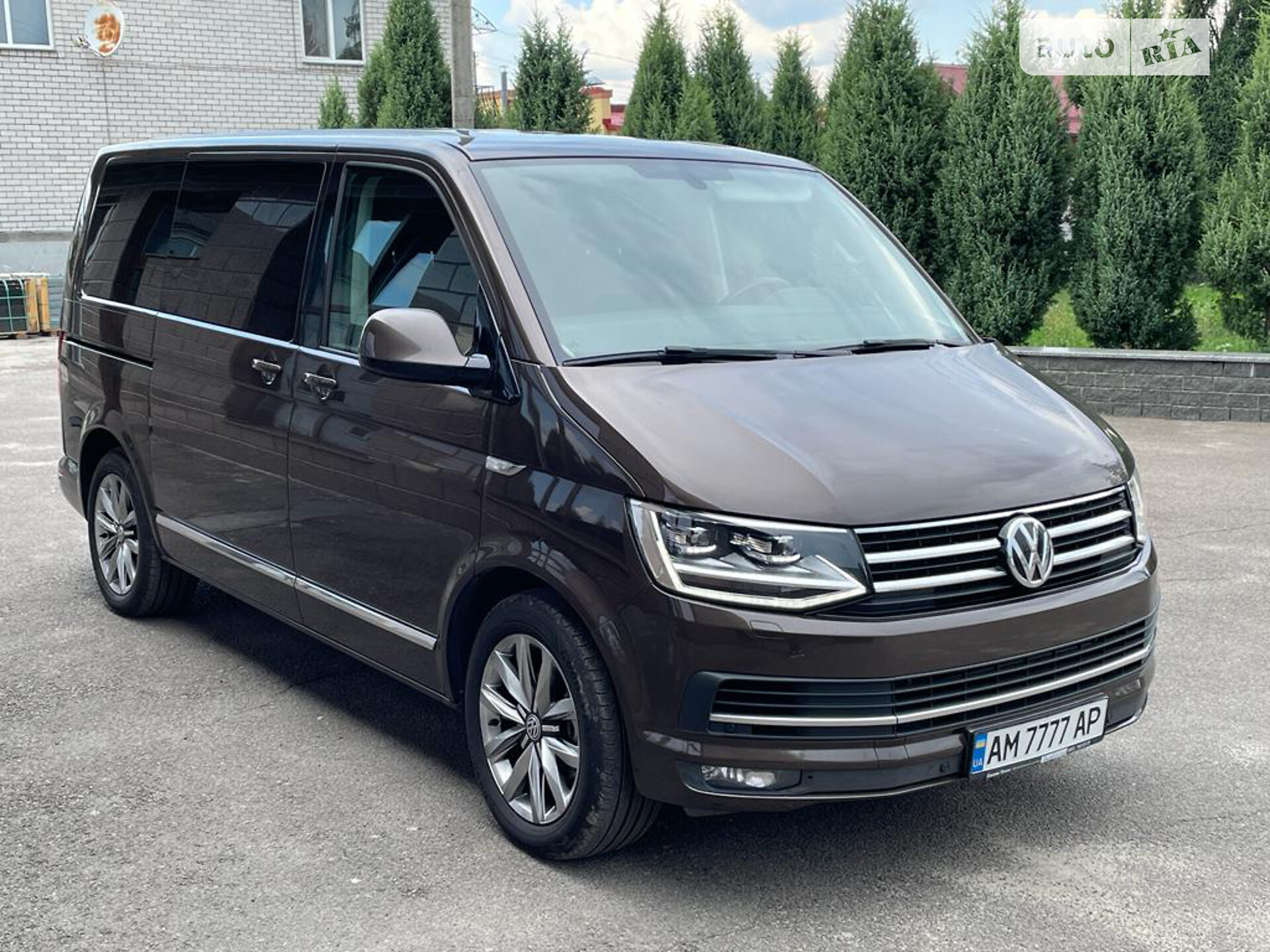 Головне фото звіту автомобіля VOLKSWAGEN MULTIVAN 2016