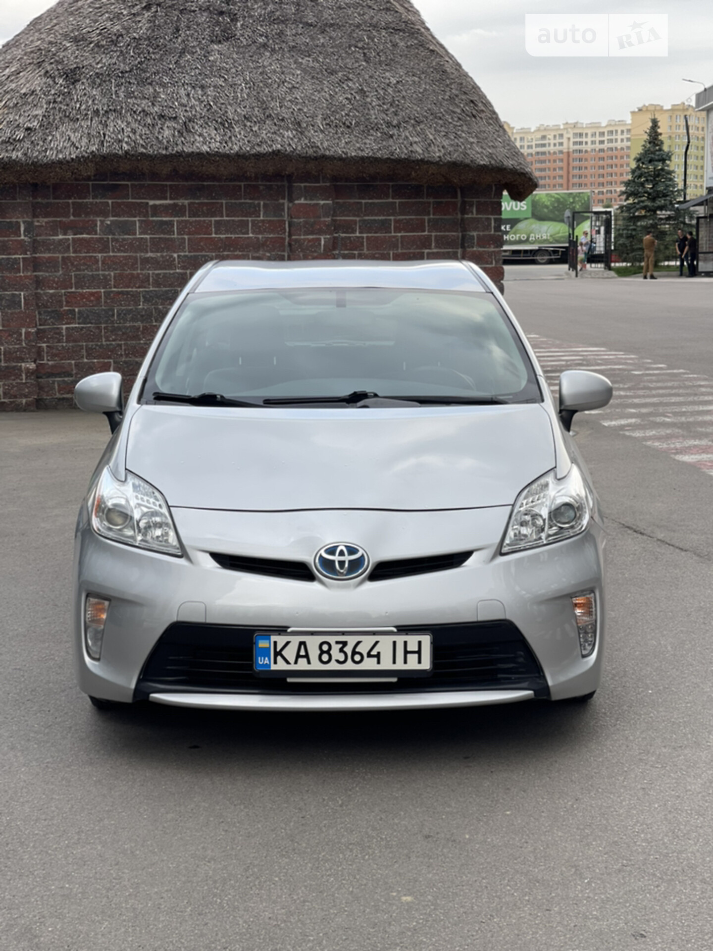 Головне фото звіту автомобіля TOYOTA PRIUS 2015