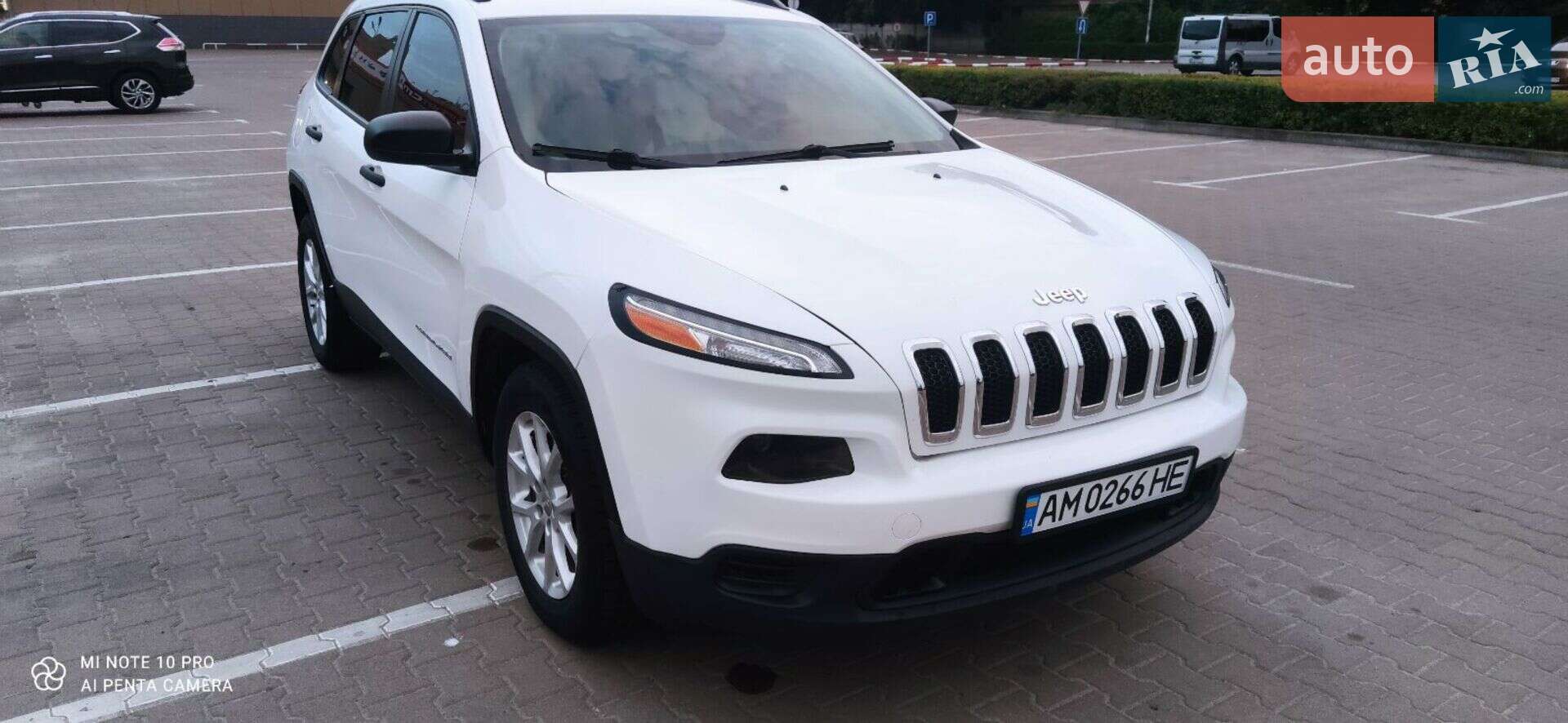 Головне фото звіту автомобіля JEEP CHEROKEE 2017