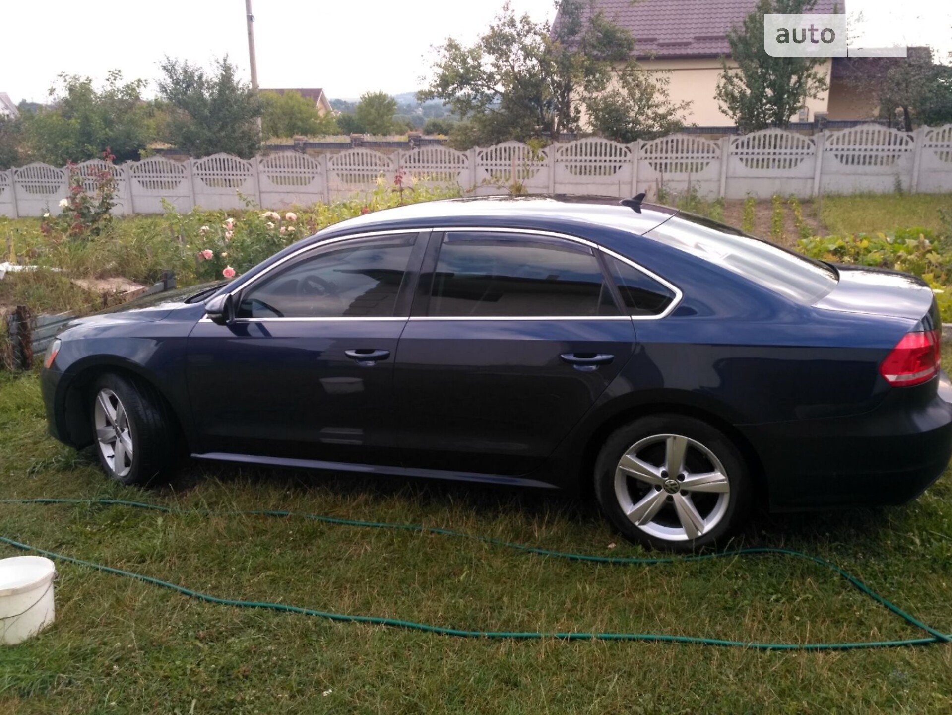 VOLKSWAGEN PASSAT 2011