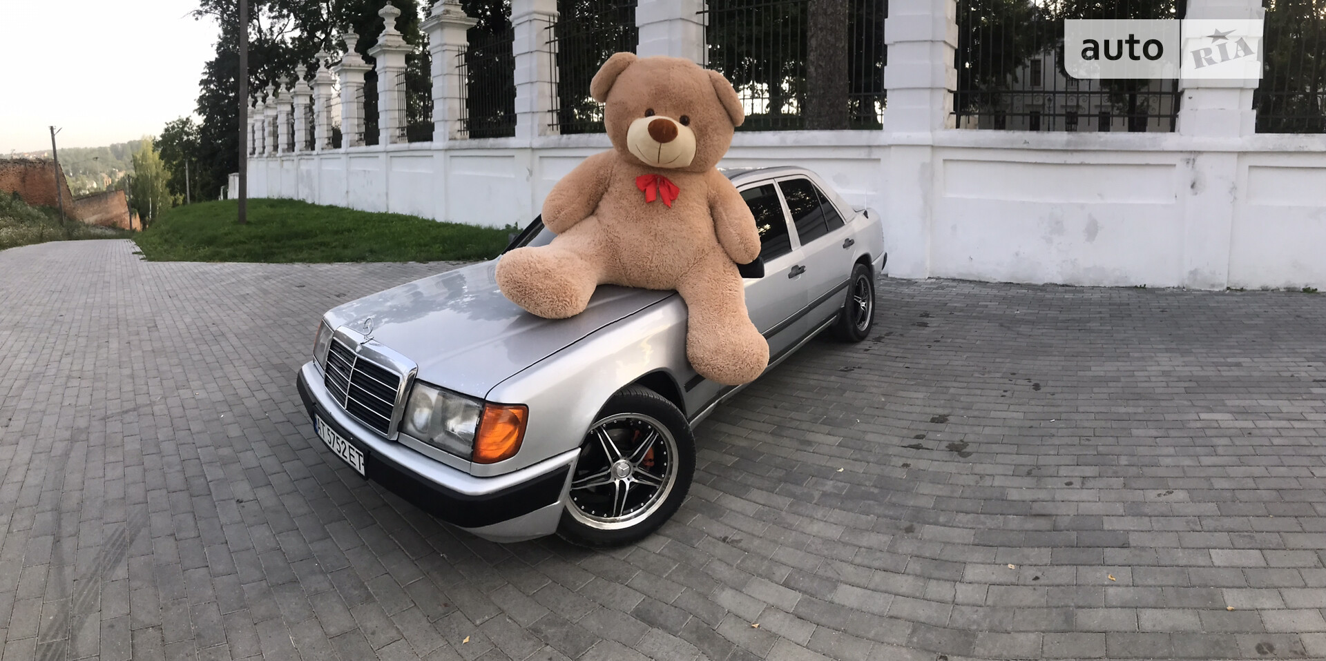 MERCEDES-BENZ 200 1989