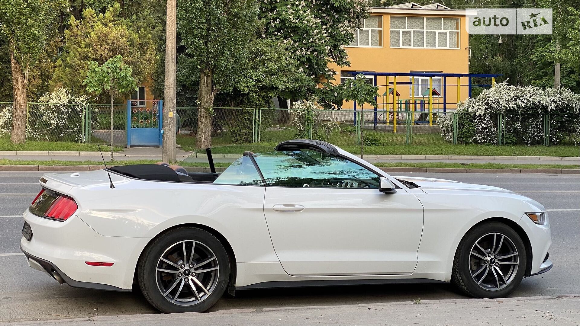 Головне фото звіту автомобіля FORD MUSTANG 2016