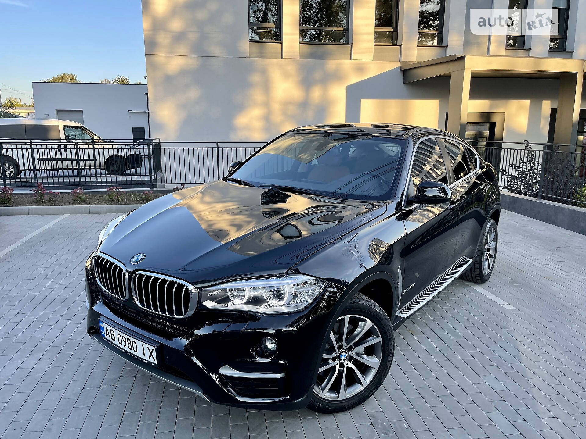 Головне фото звіту автомобіля BMW X6 2015