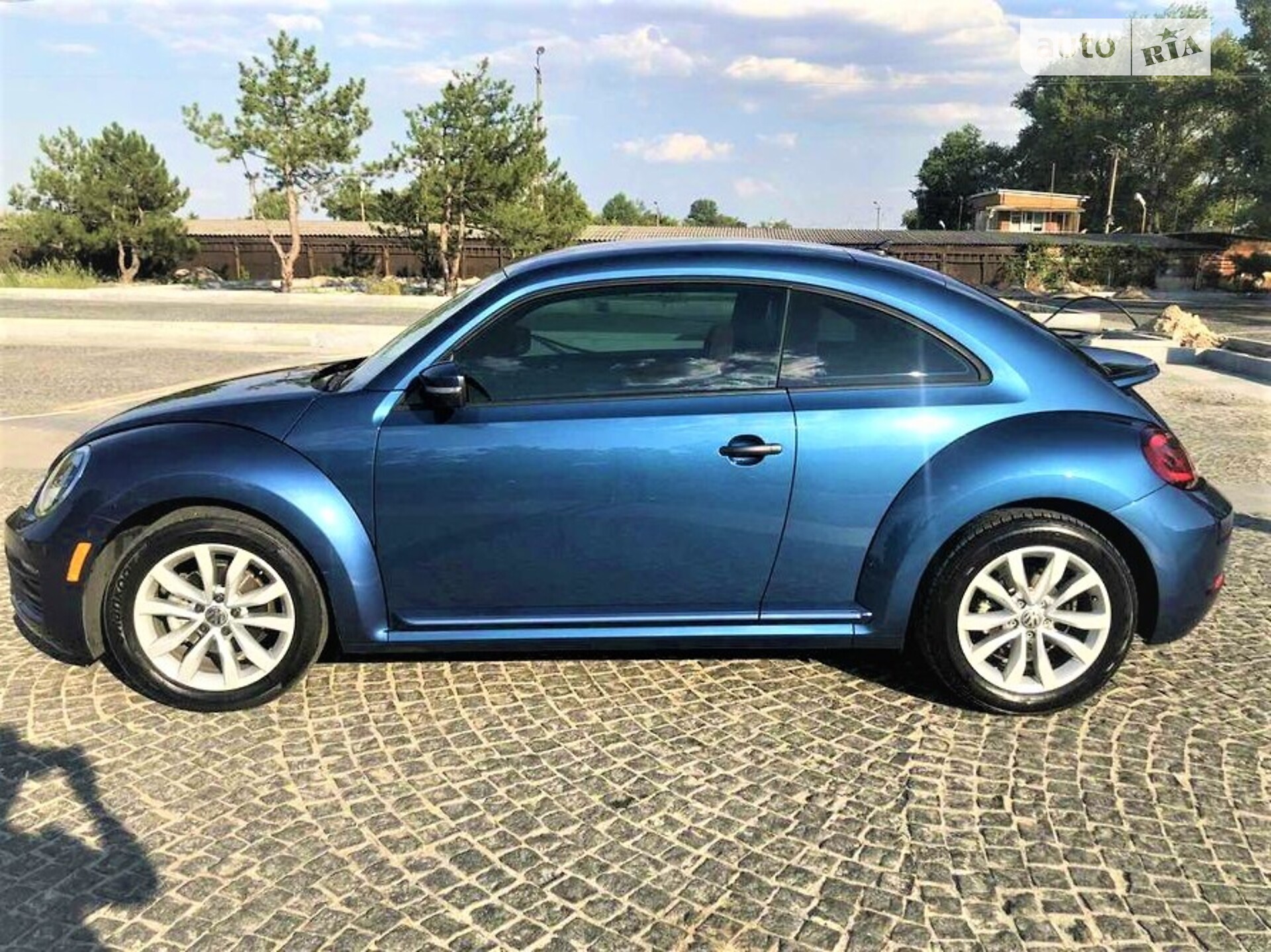 VOLKSWAGEN BEETLE 2017