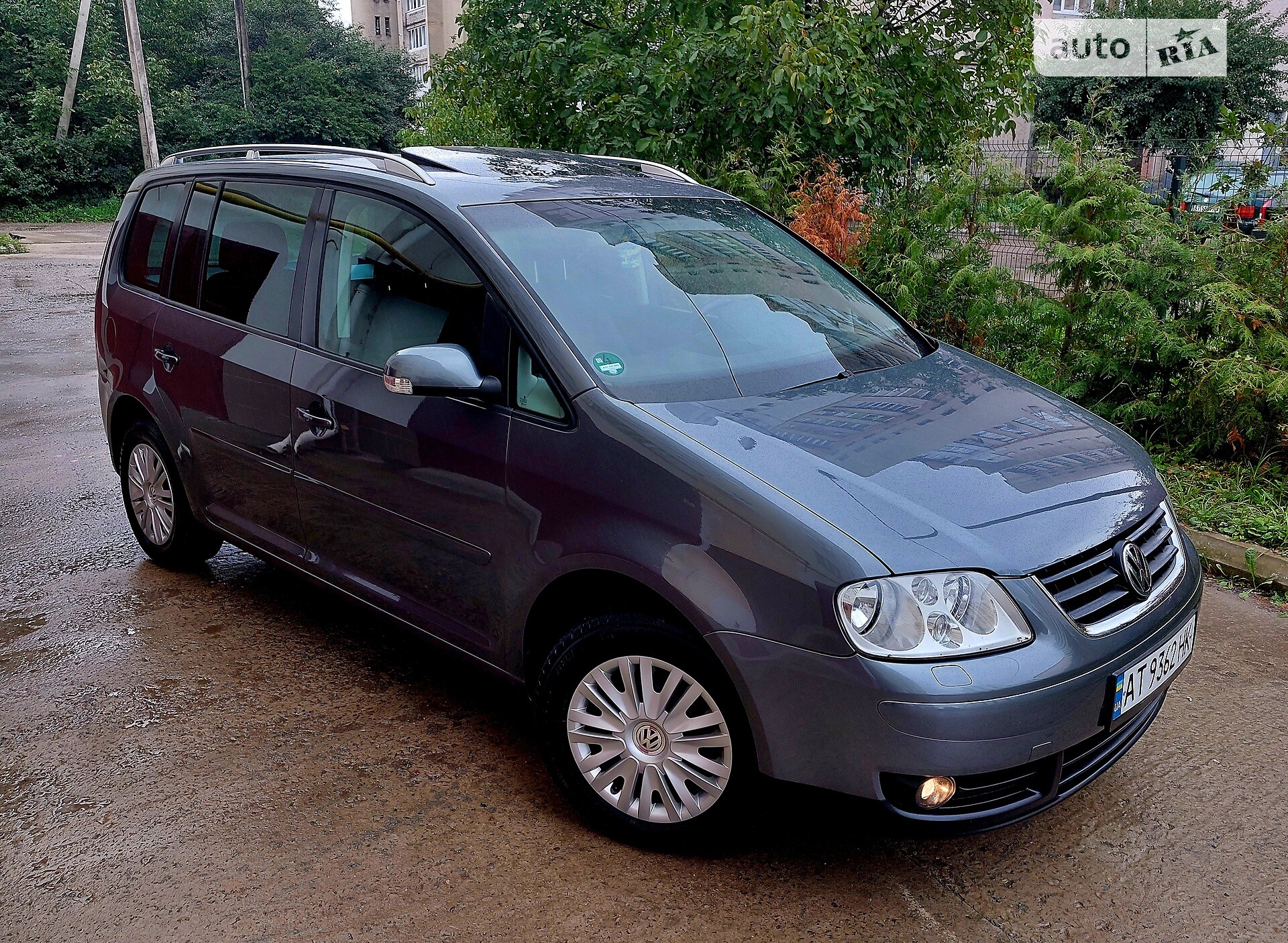 VOLKSWAGEN TOURAN 2004