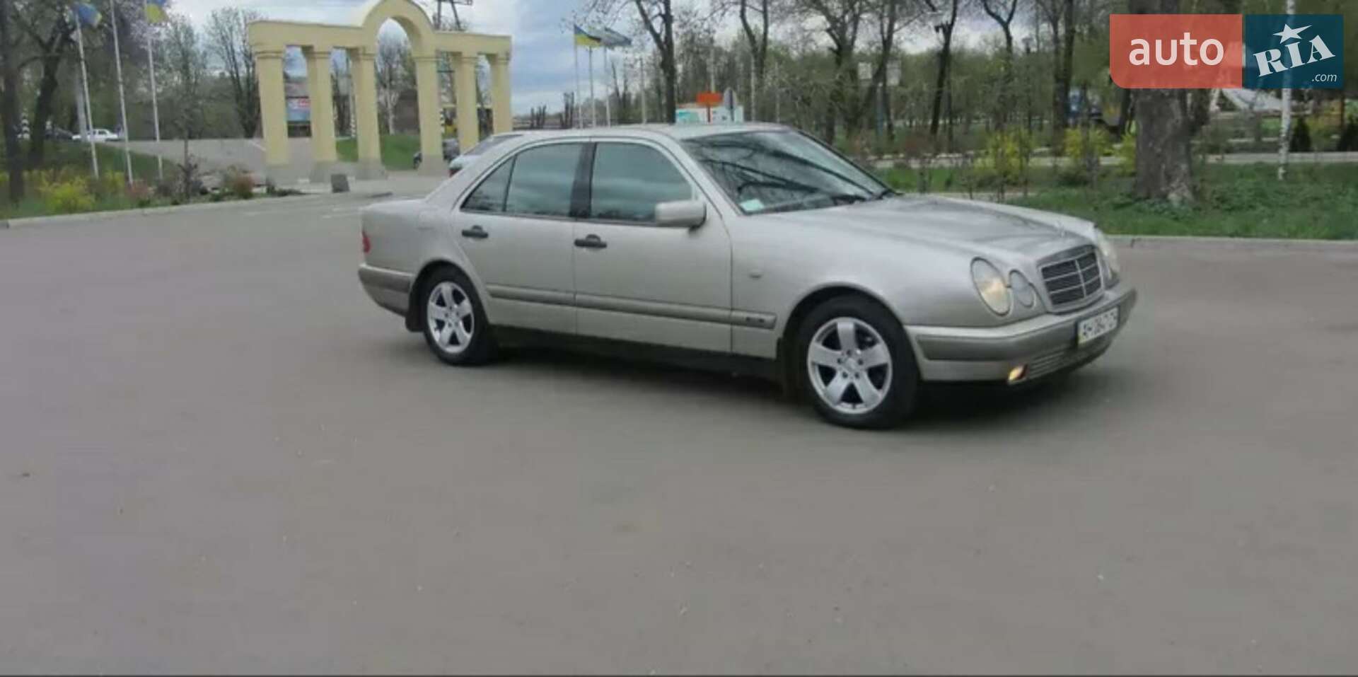 MERCEDES-BENZ 230 1997