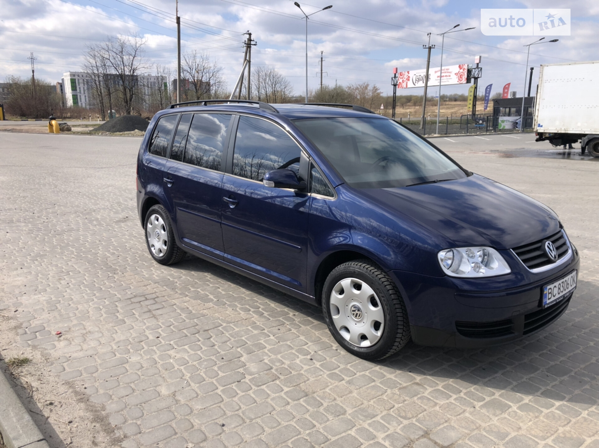 VOLKSWAGEN TOURAN 2003