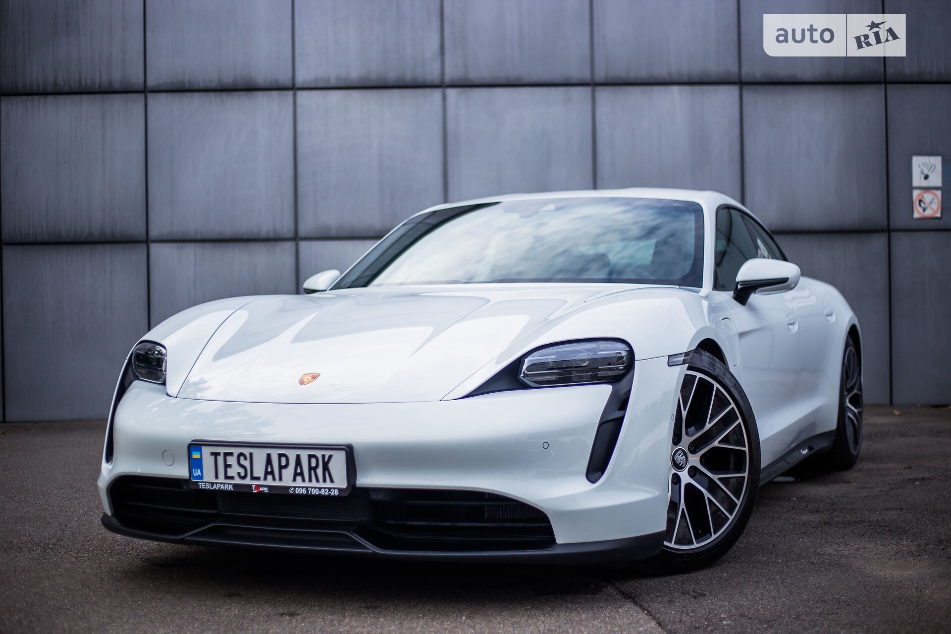 PORSCHE TAYCAN 2020