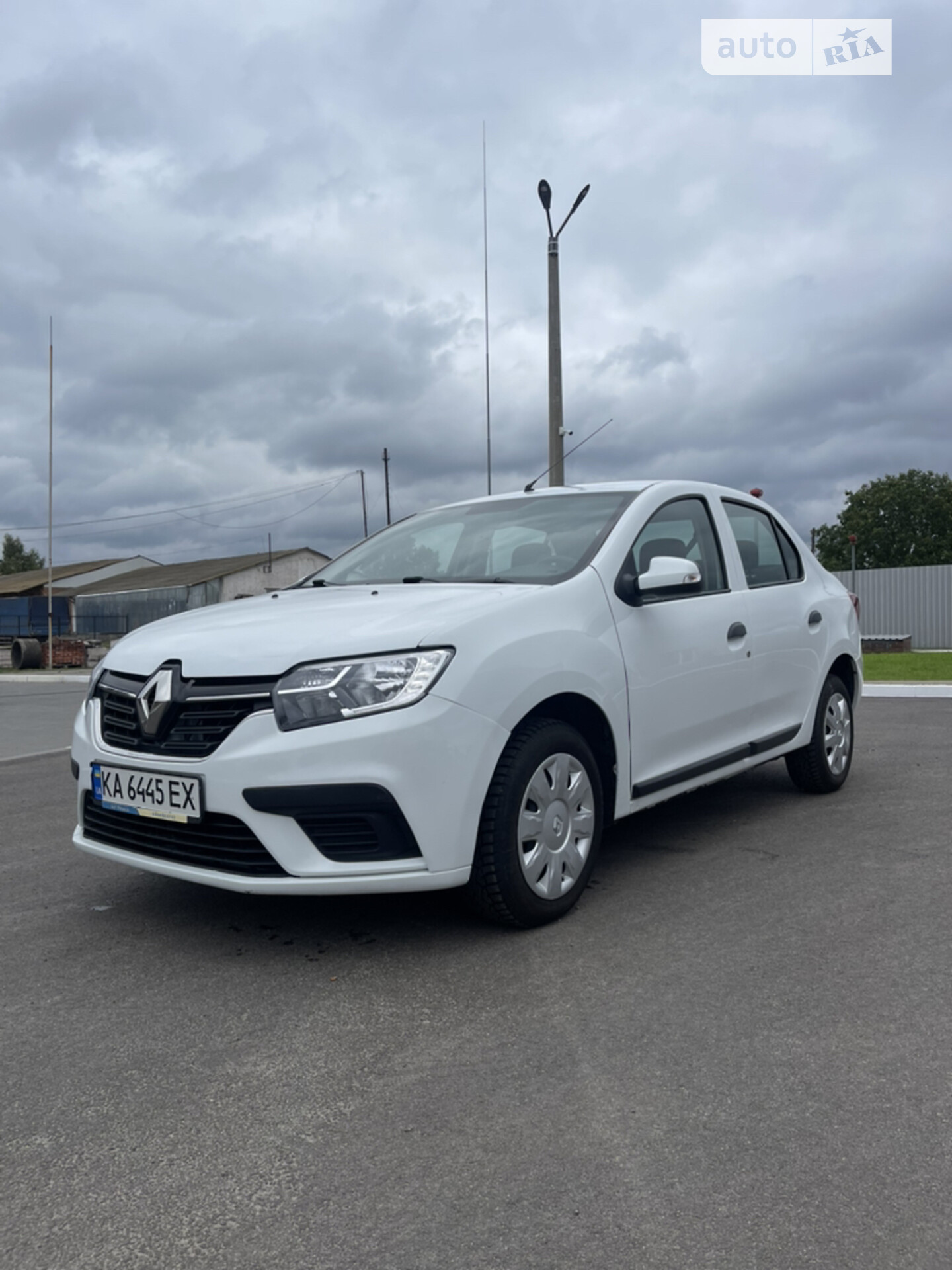 RENAULT LOGAN 2018