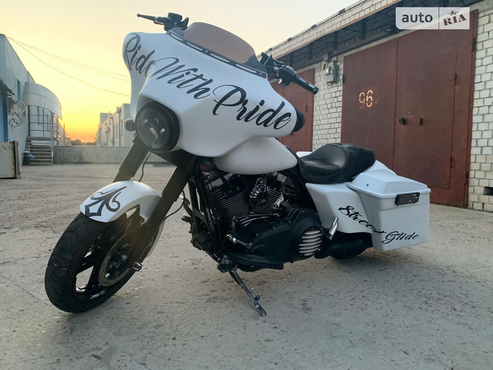 HARLEY-DAVIDSON FLHX 2010