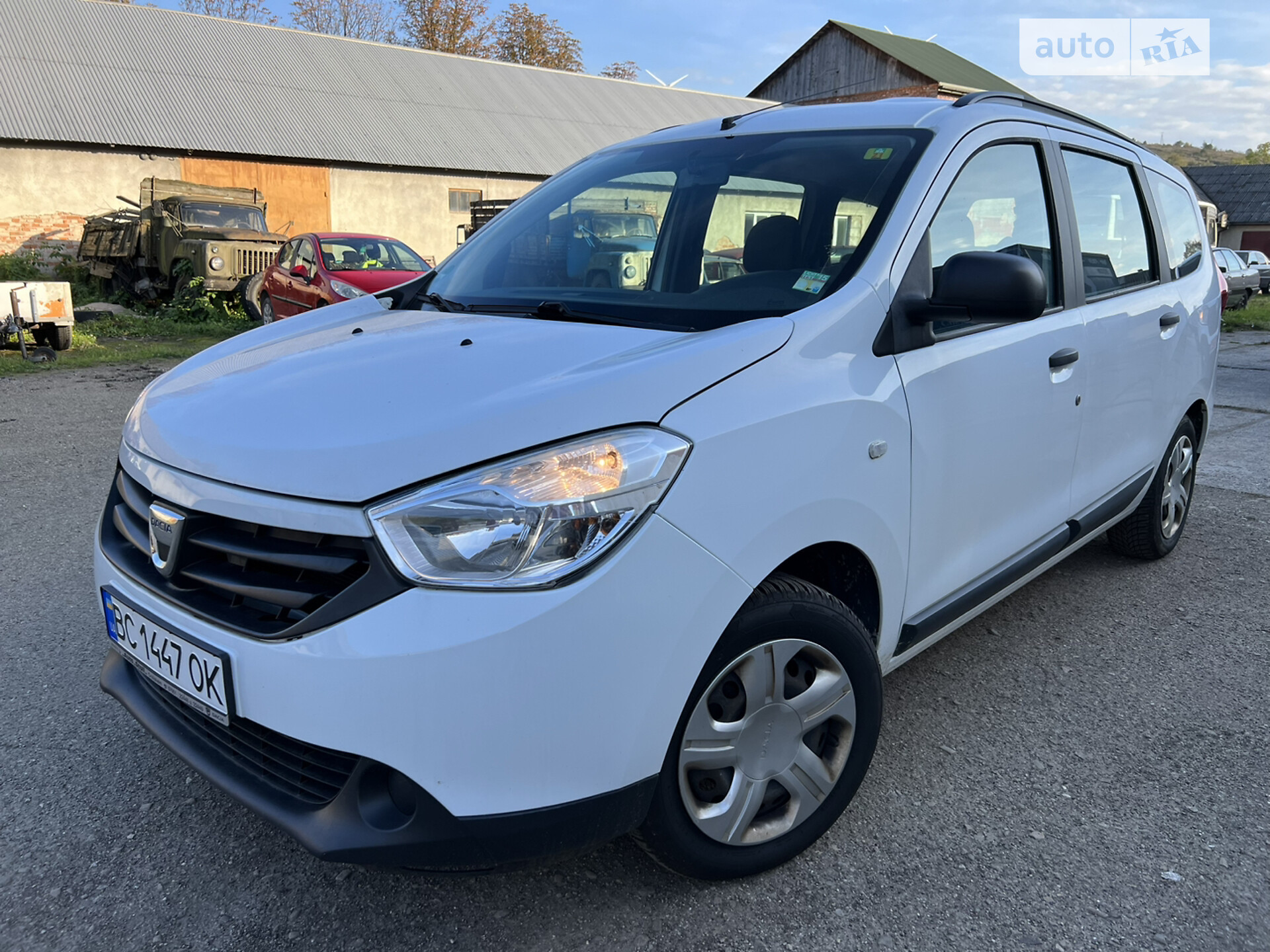 Головне фото звіту автомобіля DACIA LODGY 2014