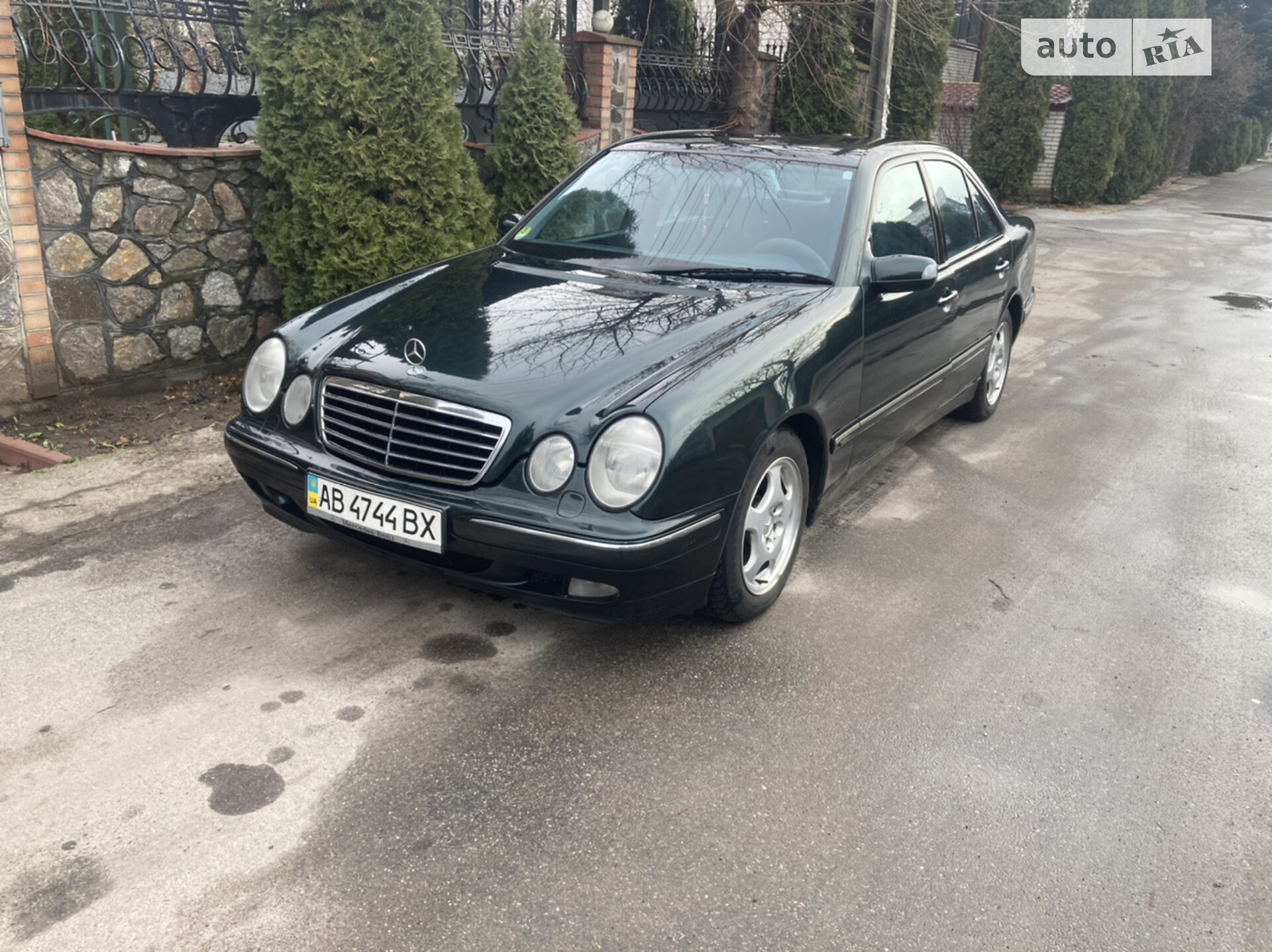 Головне фото звіту автомобіля MERCEDES-BENZ E 270 CDI 2000