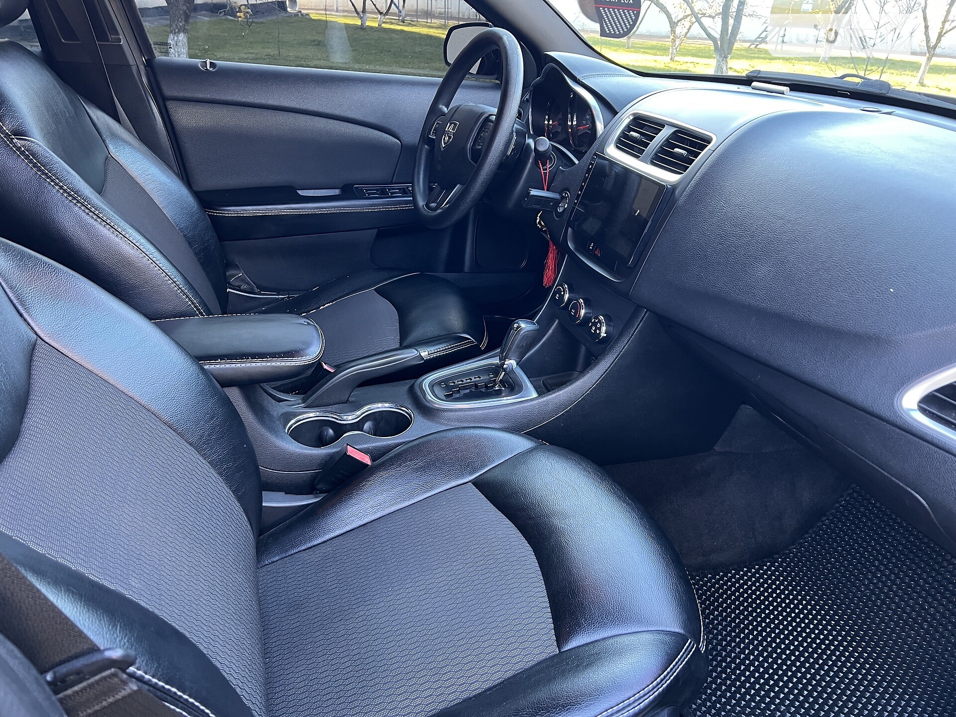 DODGE AVENGER 2012