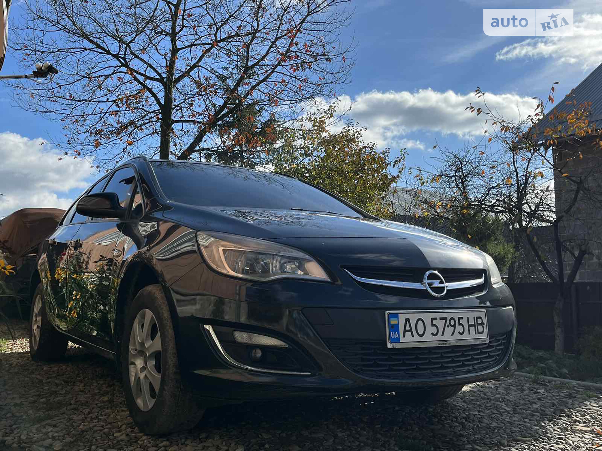 OPEL ASTRA SPORTS TOURER 2011