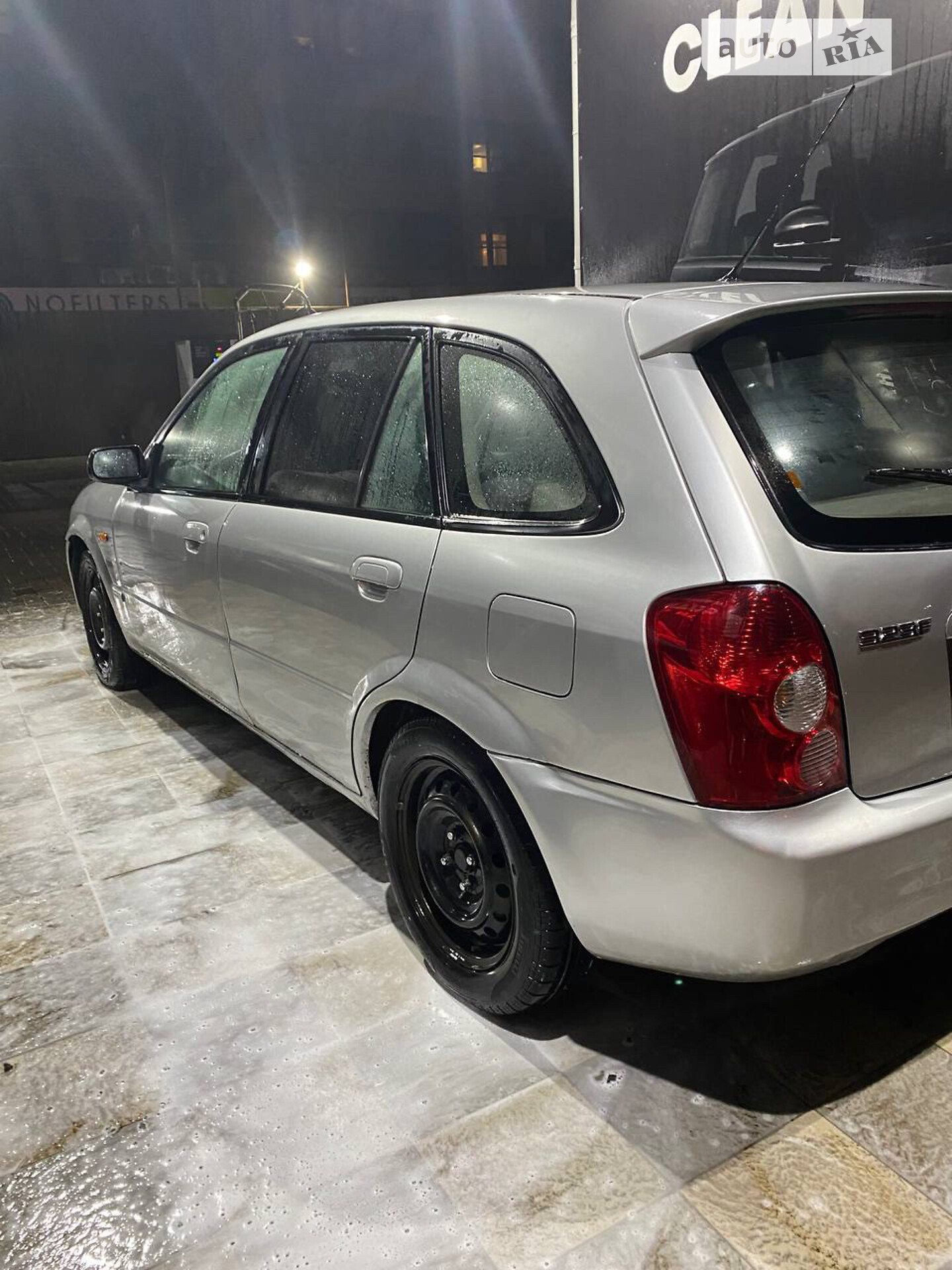 Mazda 323 2002