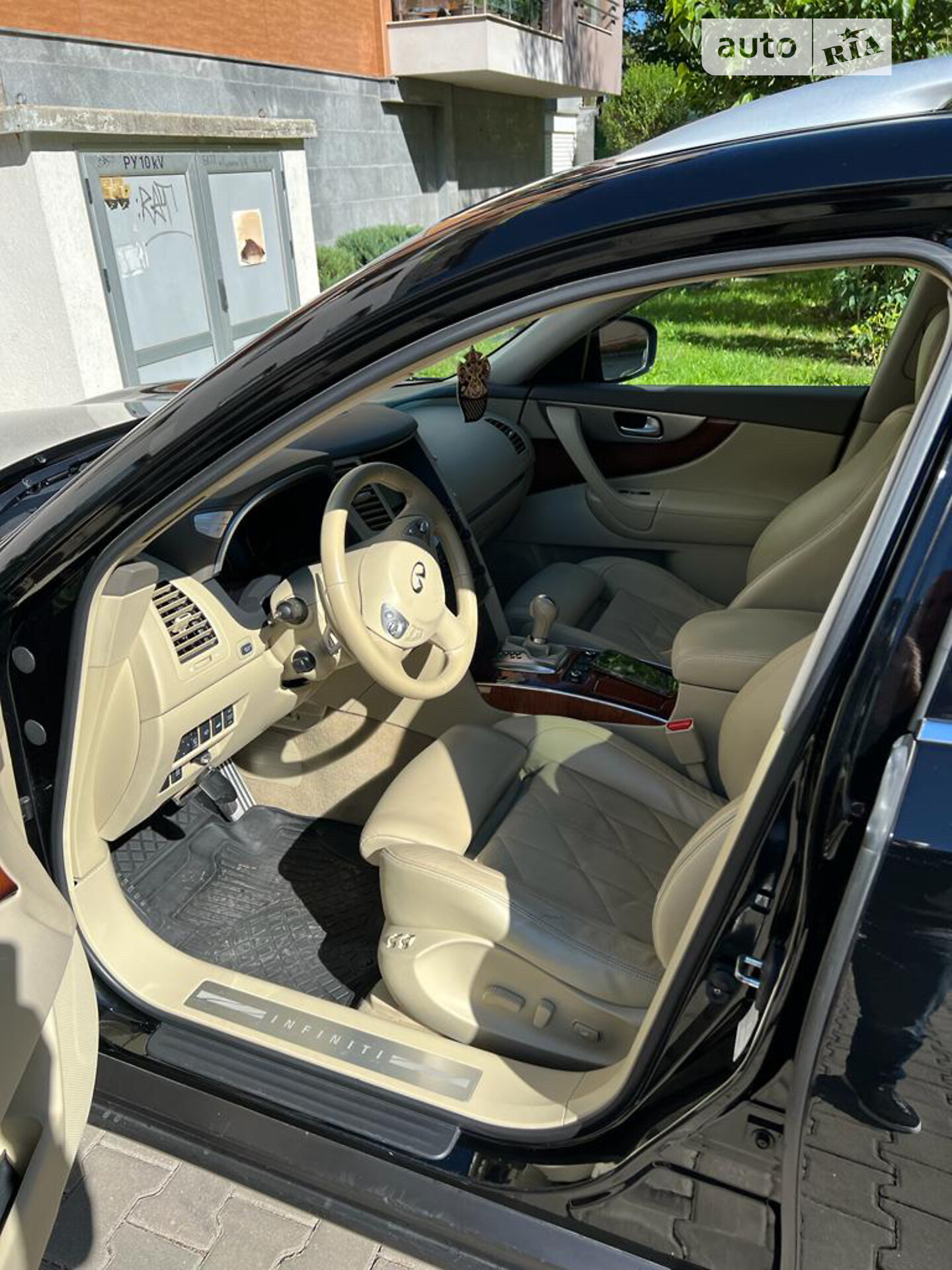 INFINITI FX37 2012
