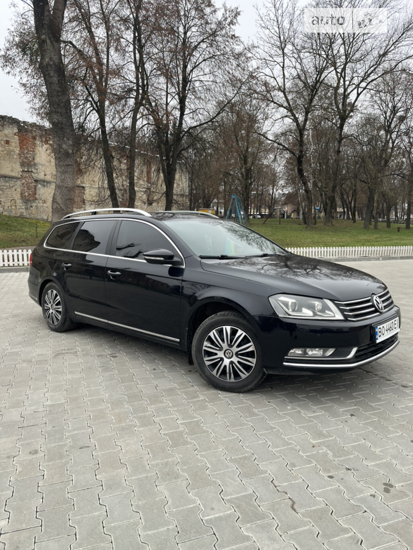 VOLKSWAGEN PASSAT 2011