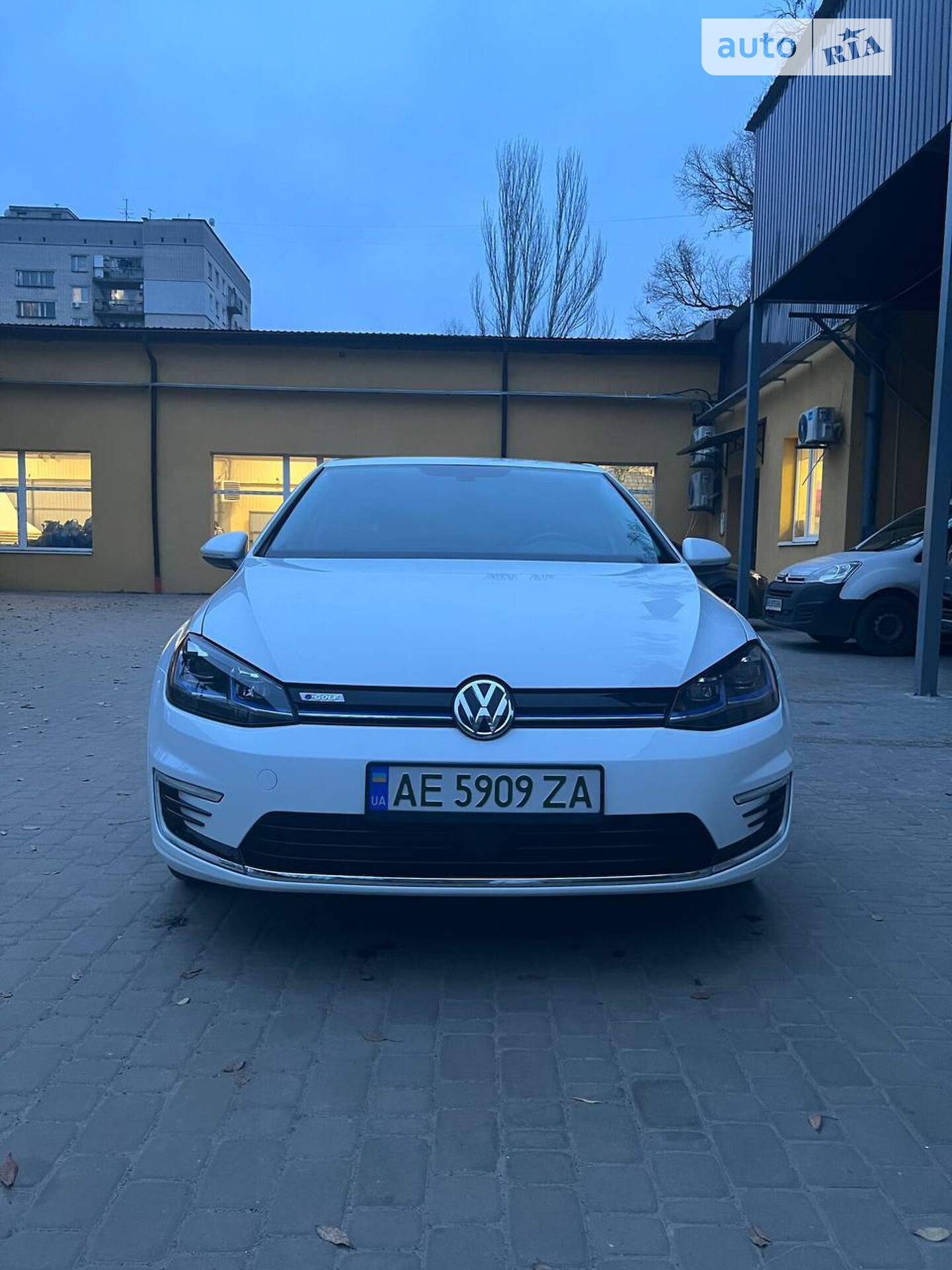 VOLKSWAGEN E-GOLF 2019