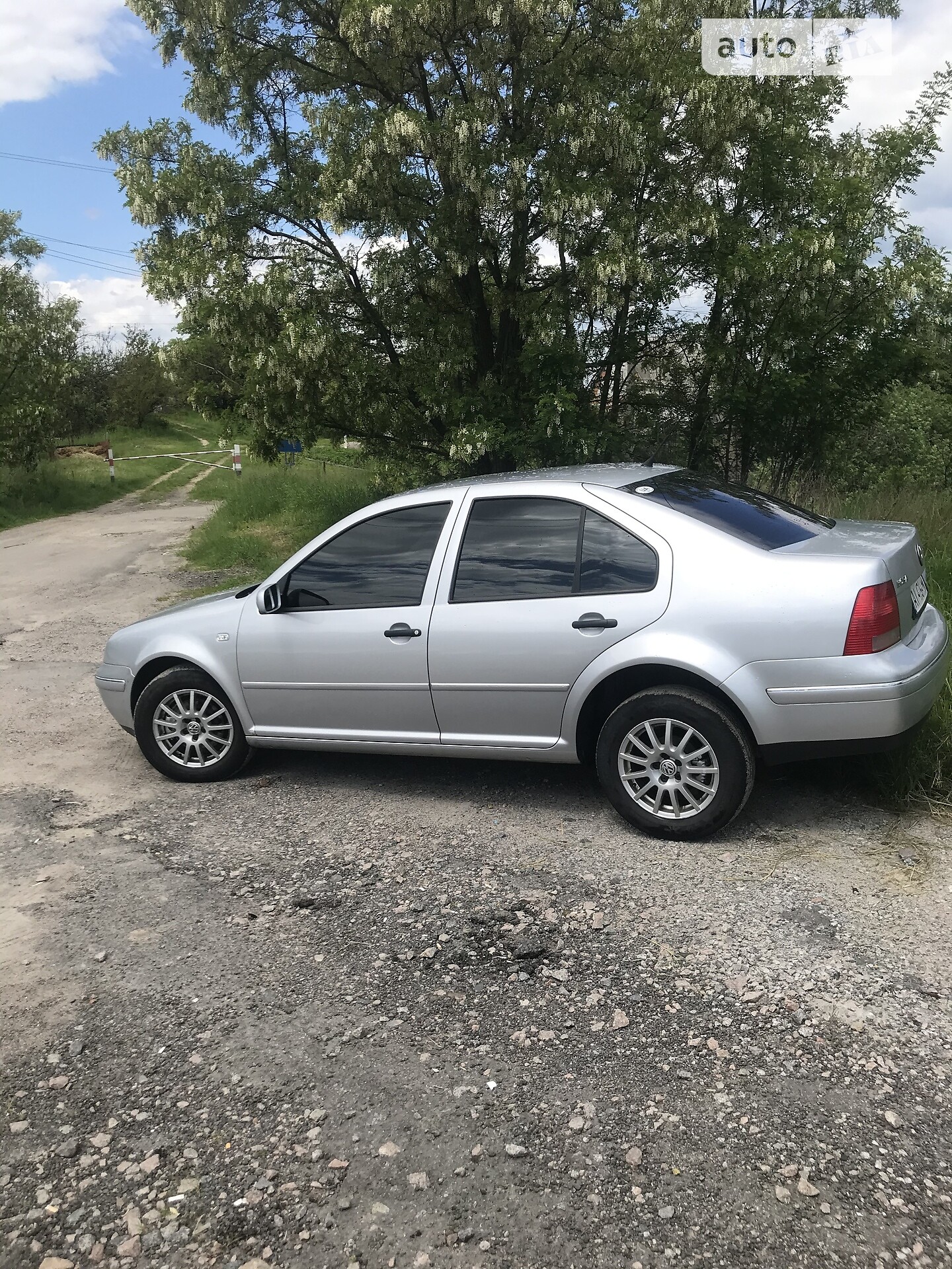 VOLKSWAGEN BORA