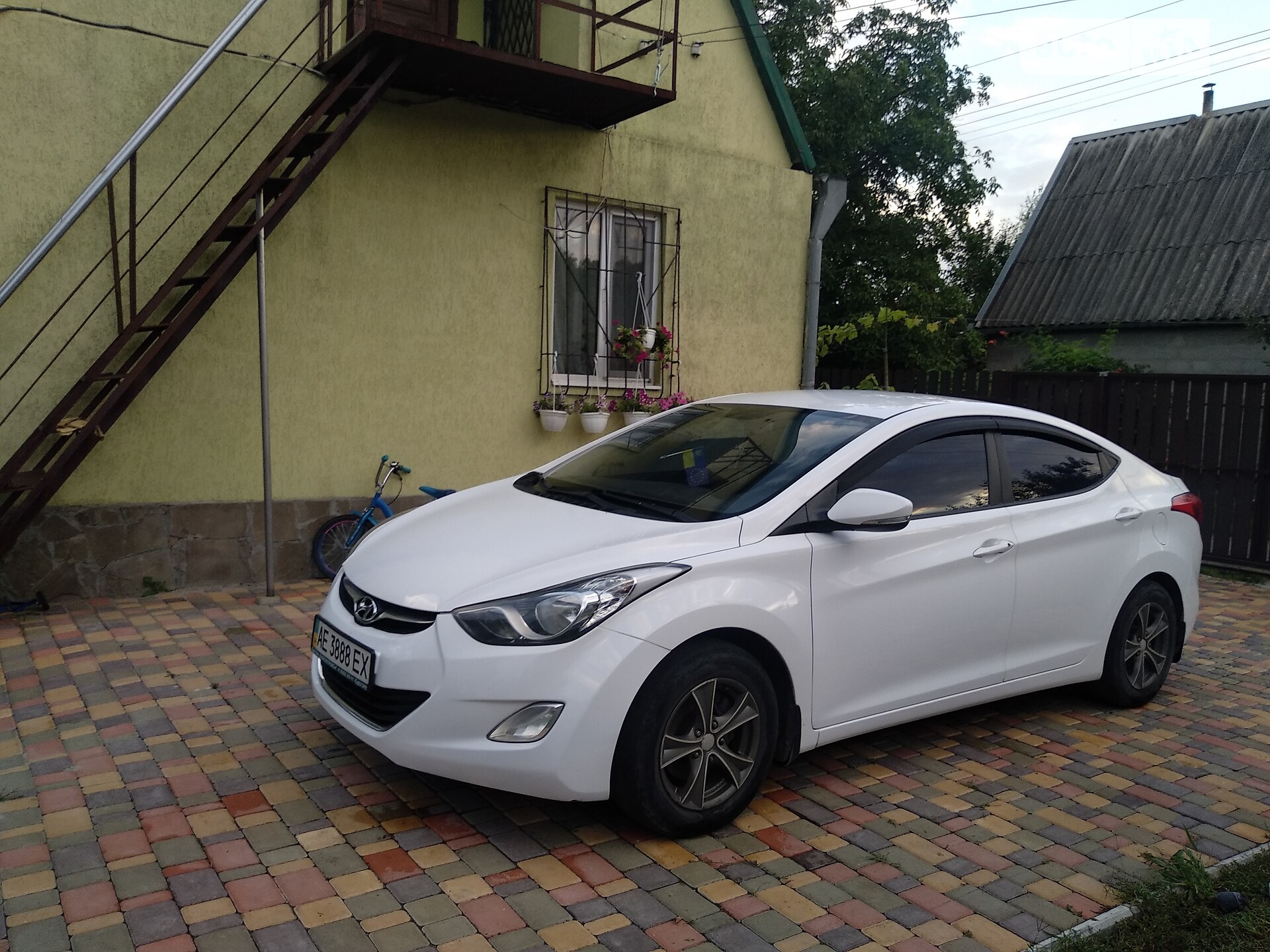 HYUNDAI ELANTRA