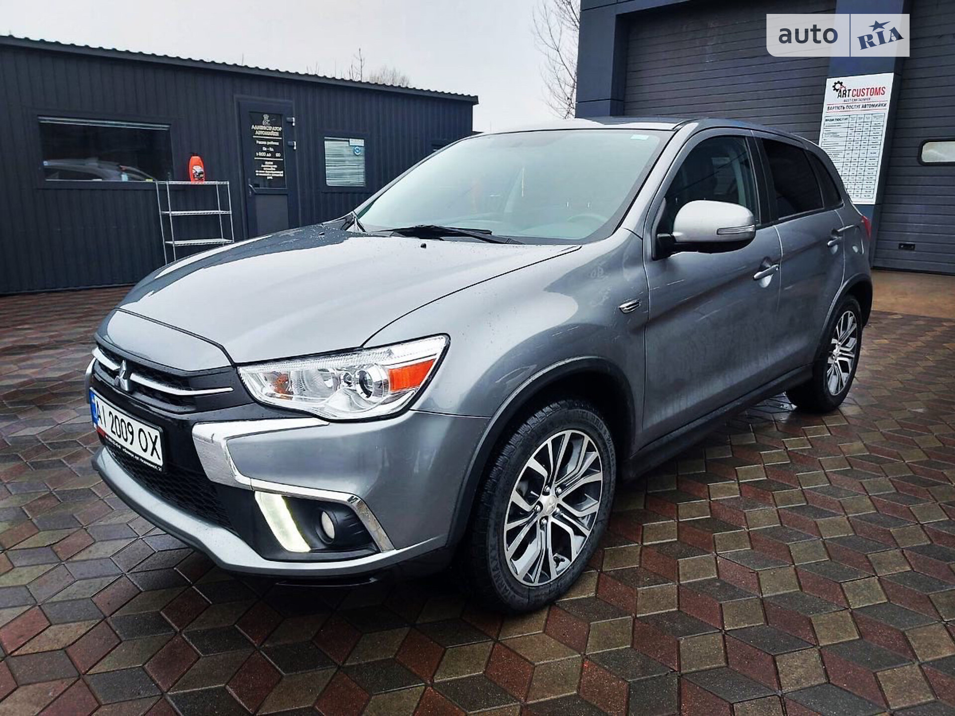 MITSUBISHI OUTLANDER 2018