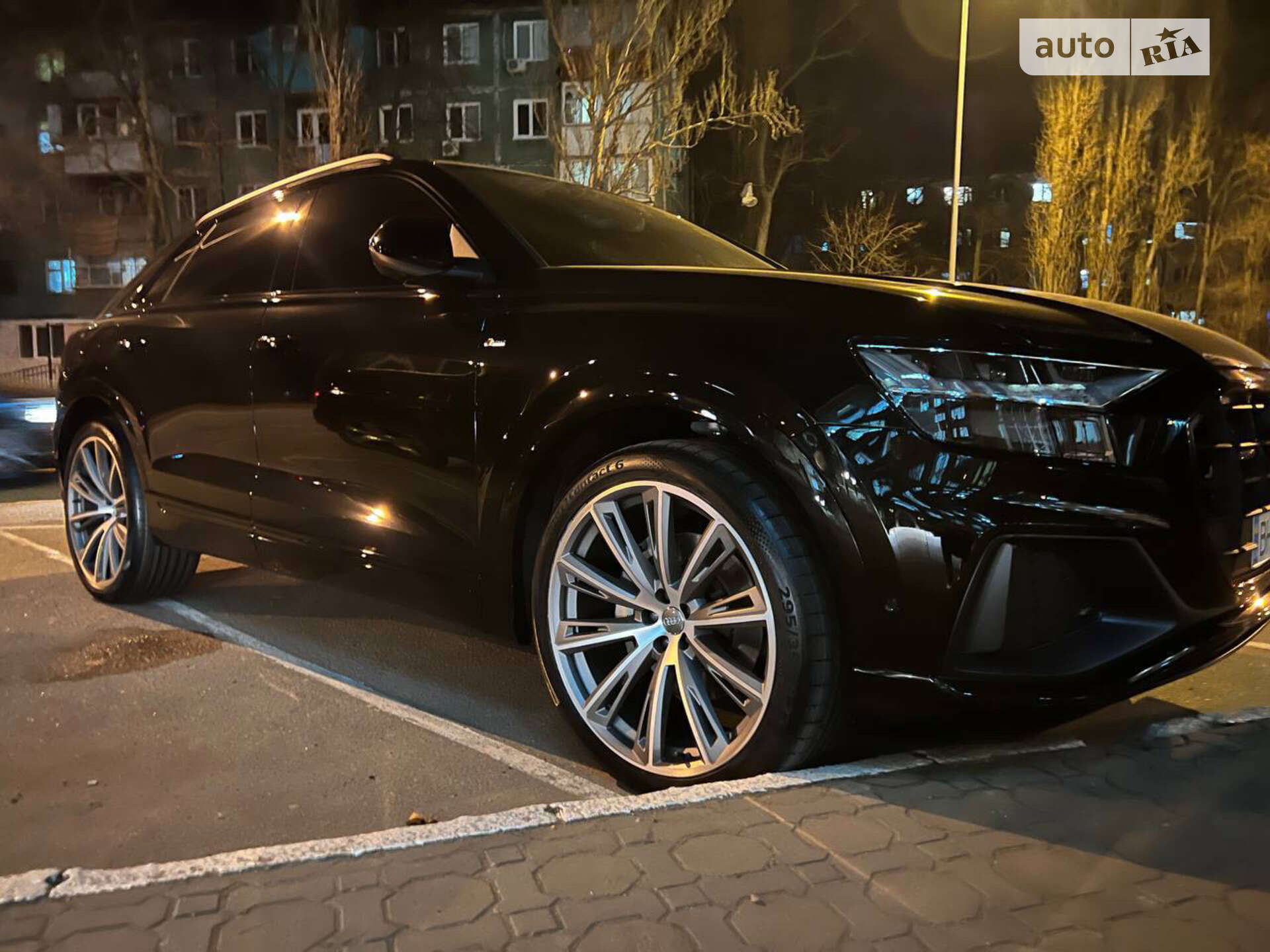 AUDI Q8 2021