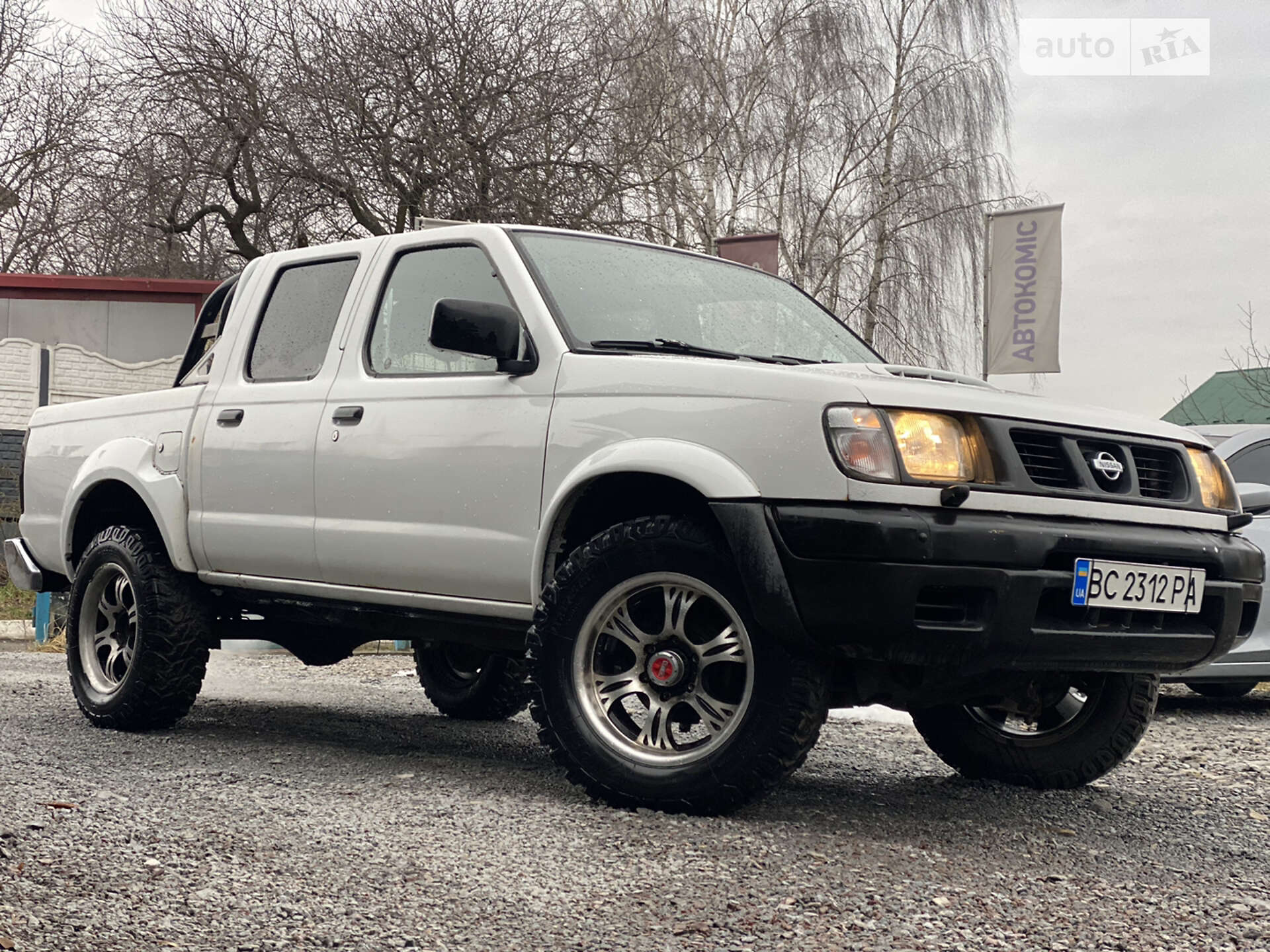 NISSAN NAVARA 2001