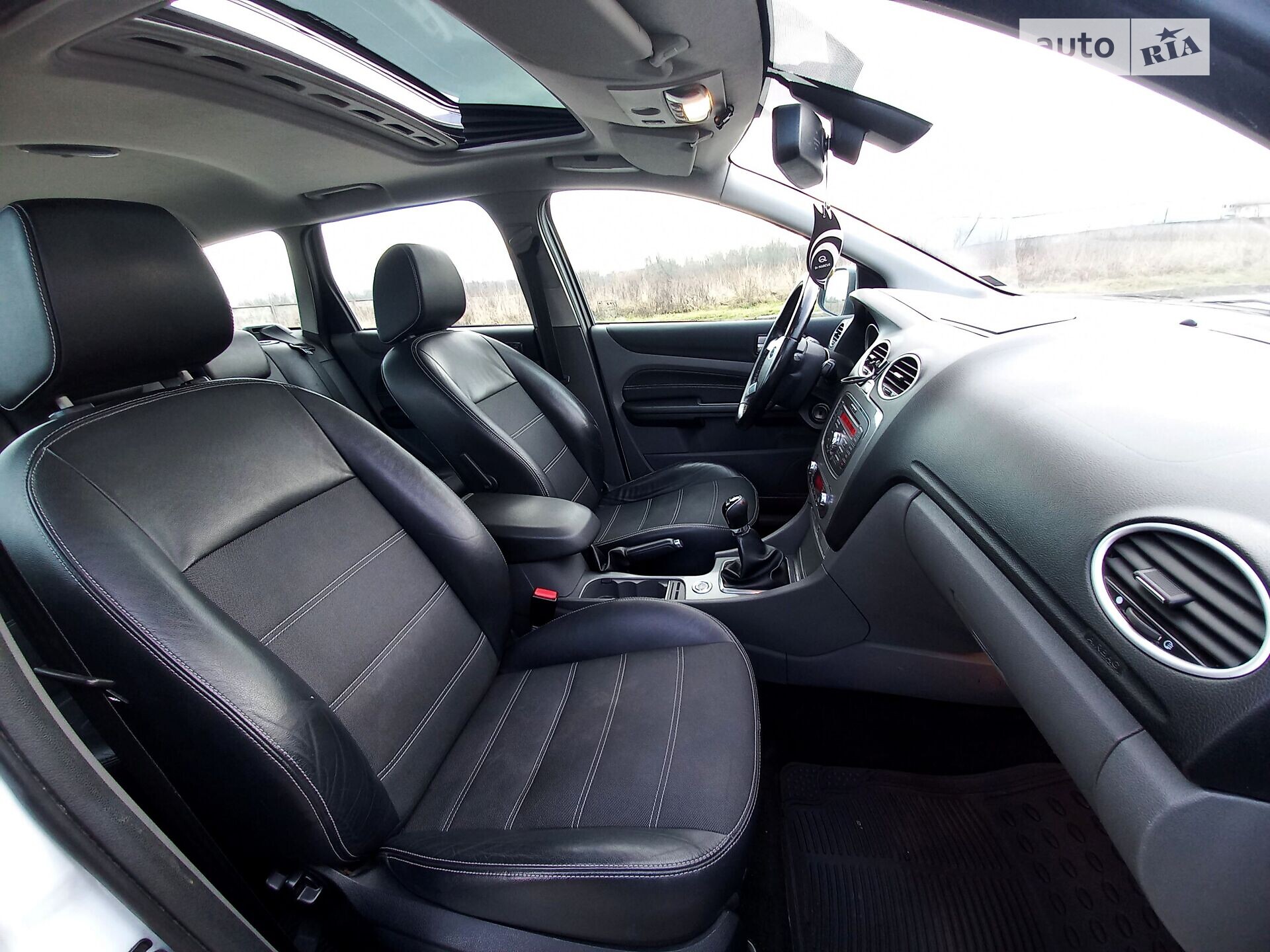 Головне фото звіту автомобіля FORD FOCUS 2010