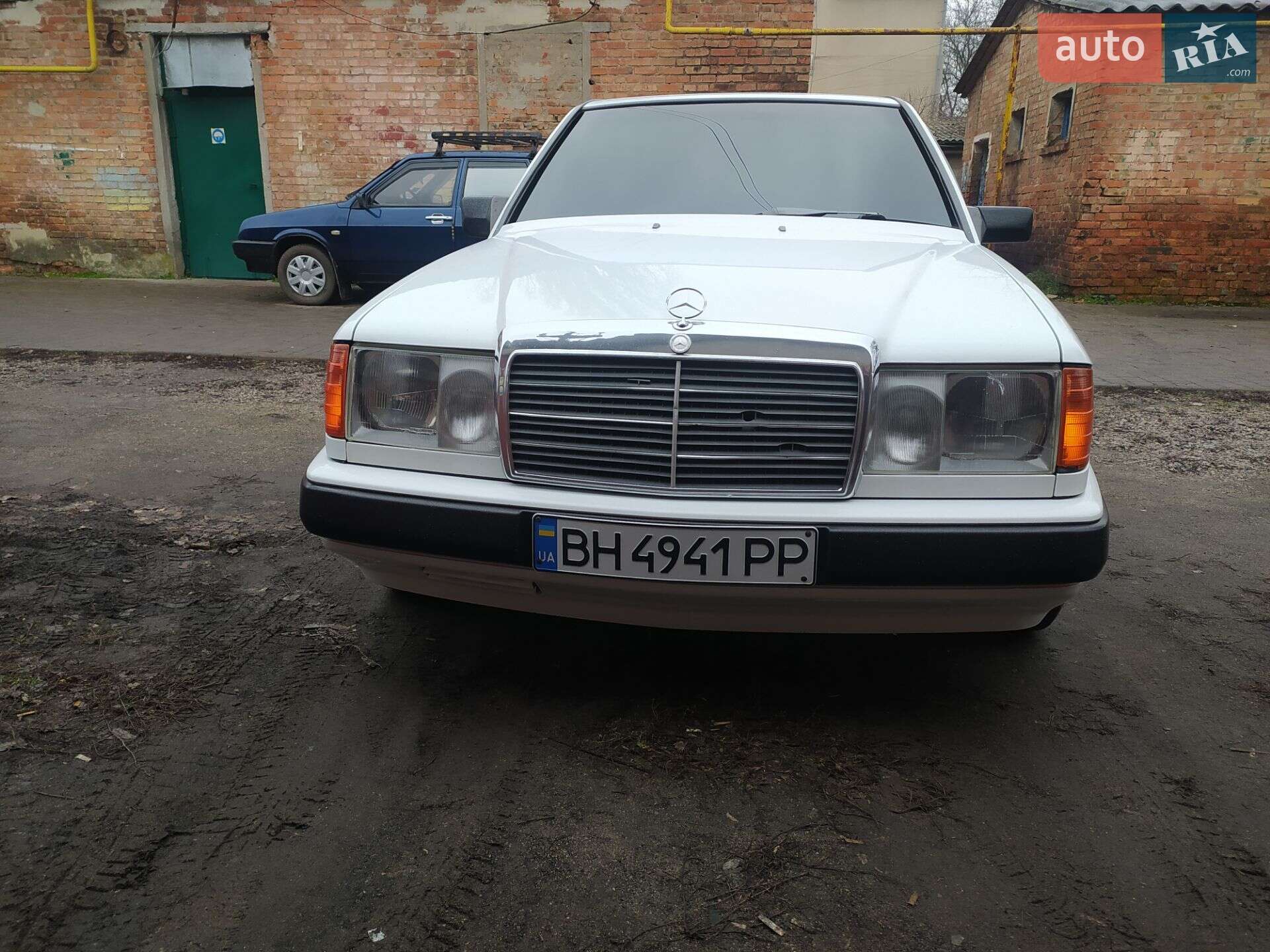 MERCEDES-BENZ 200 1986