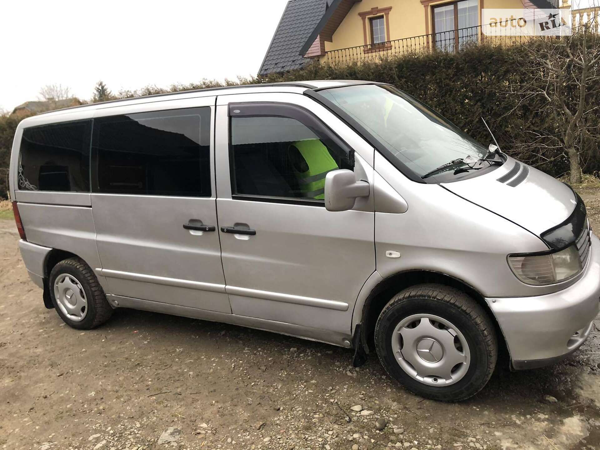 MERCEDES-BENZ 108 D 2001