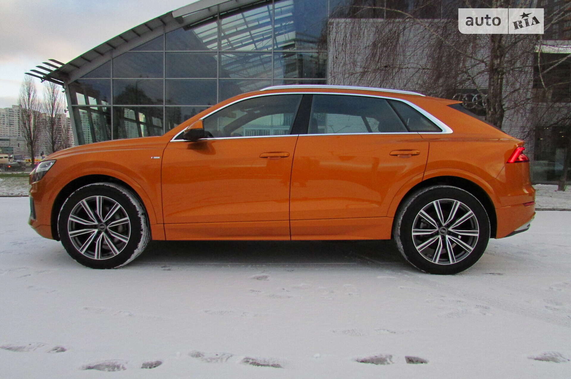Головне фото звіту автомобіля AUDI Q8 2022