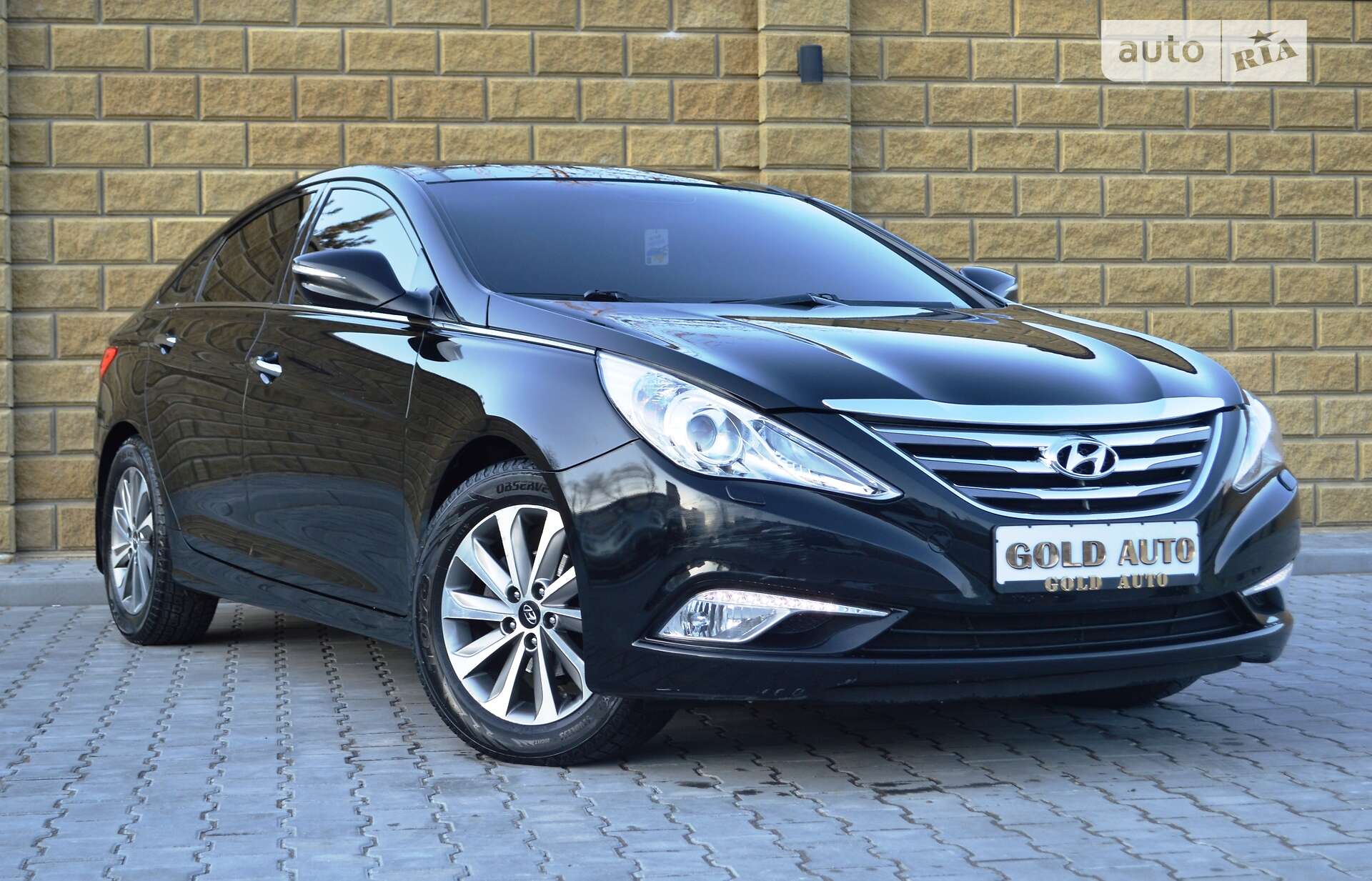 Головне фото звіту автомобіля HYUNDAI SONATA 2014