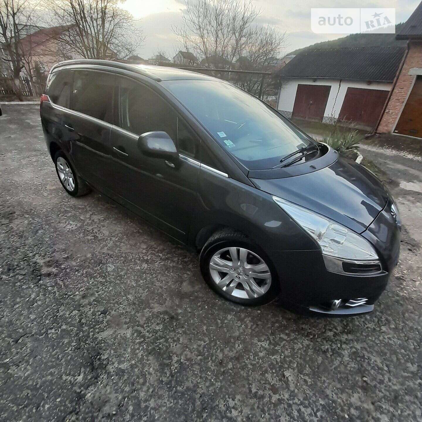PEUGEOT 5008 2012