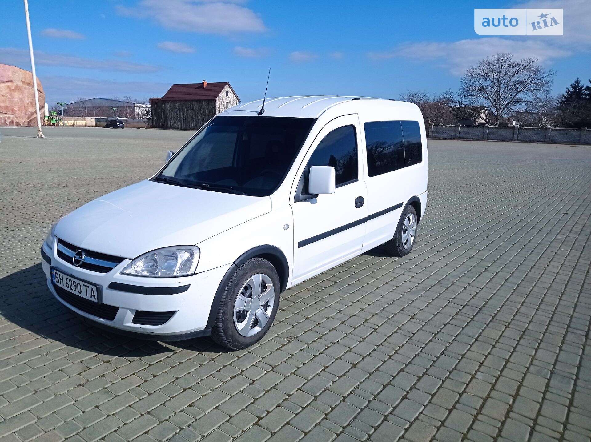 OPEL COMBO 2011