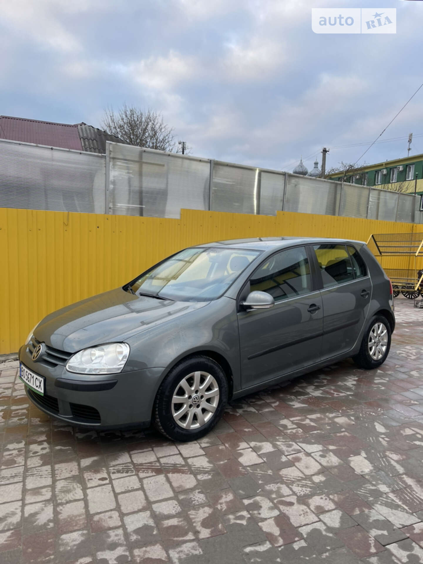 VOLKSWAGEN GOLF 2004