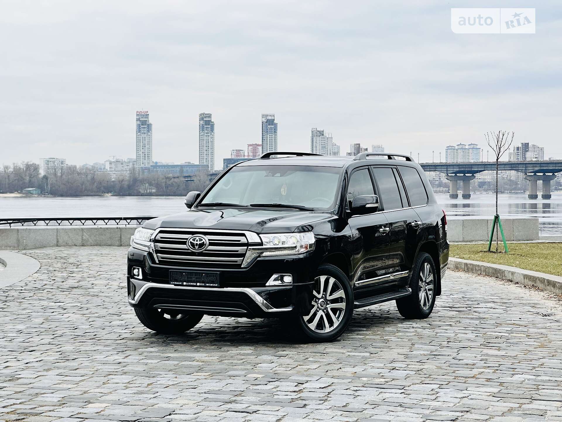 TOYOTA LAND CRUISER 200 2017