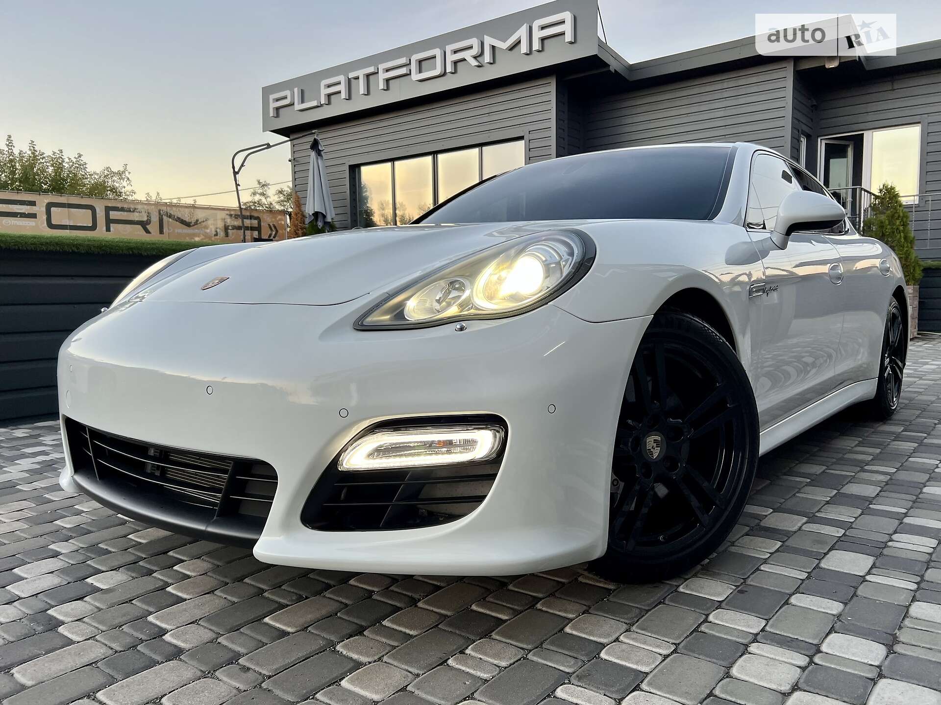 PORSCHE PANAMERA 2012