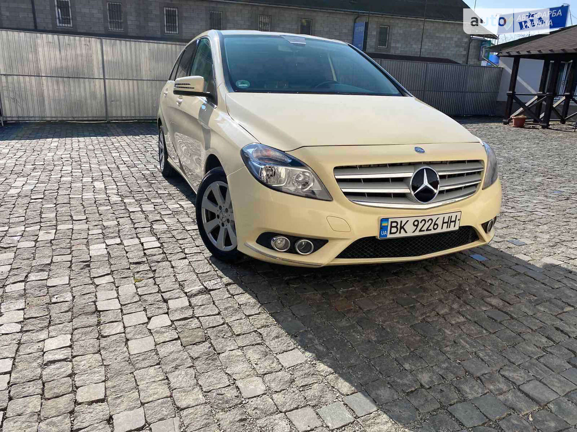 MERCEDES-BENZ B 180 2014