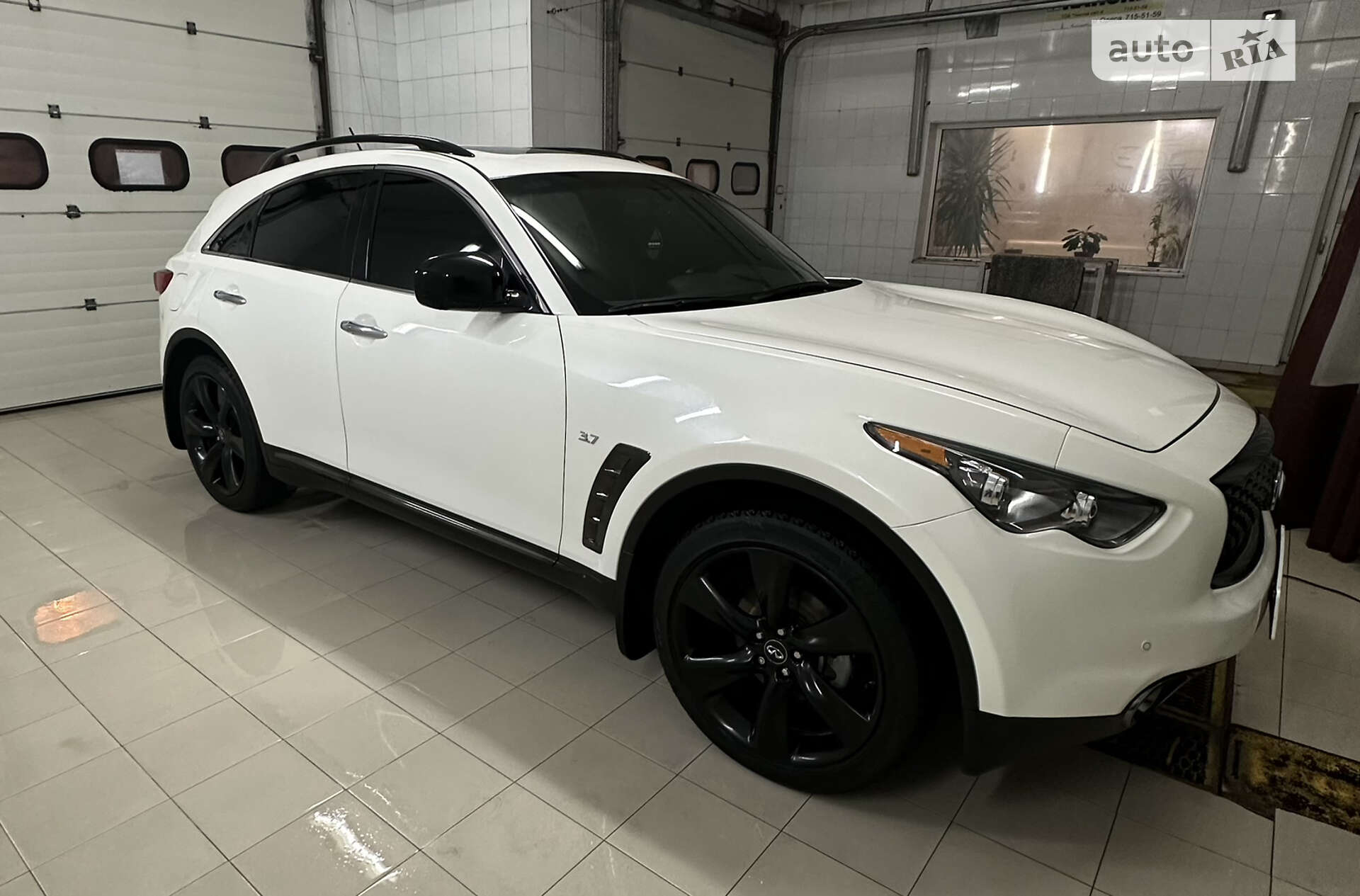 INFINITI QX70 2017