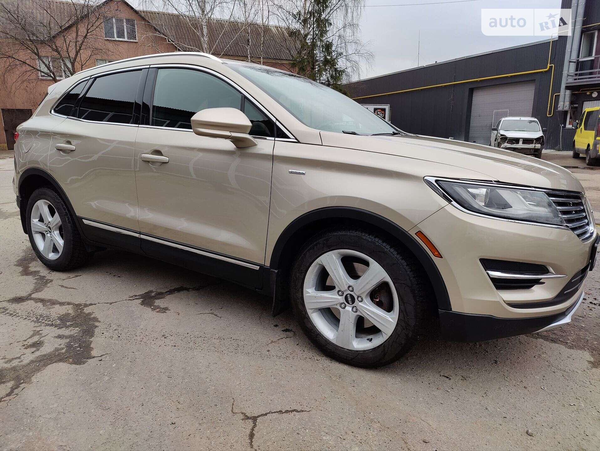 Головне фото звіту автомобіля LINCOLN MKC 2015