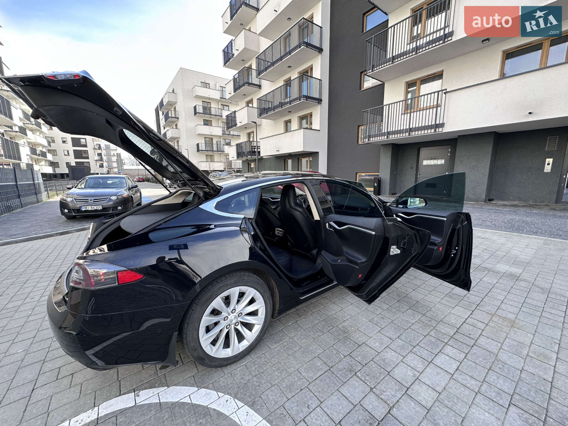 TESLA MODEL S 2016