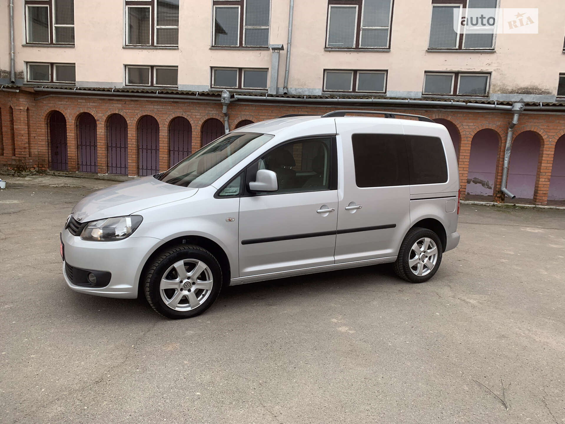 VOLKSWAGEN CADDY 2011