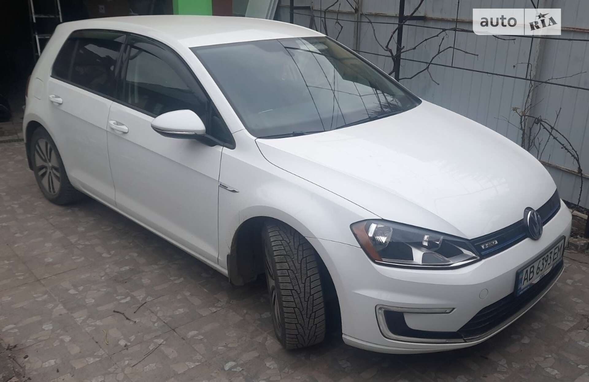 VOLKSWAGEN E-GOLF 2015