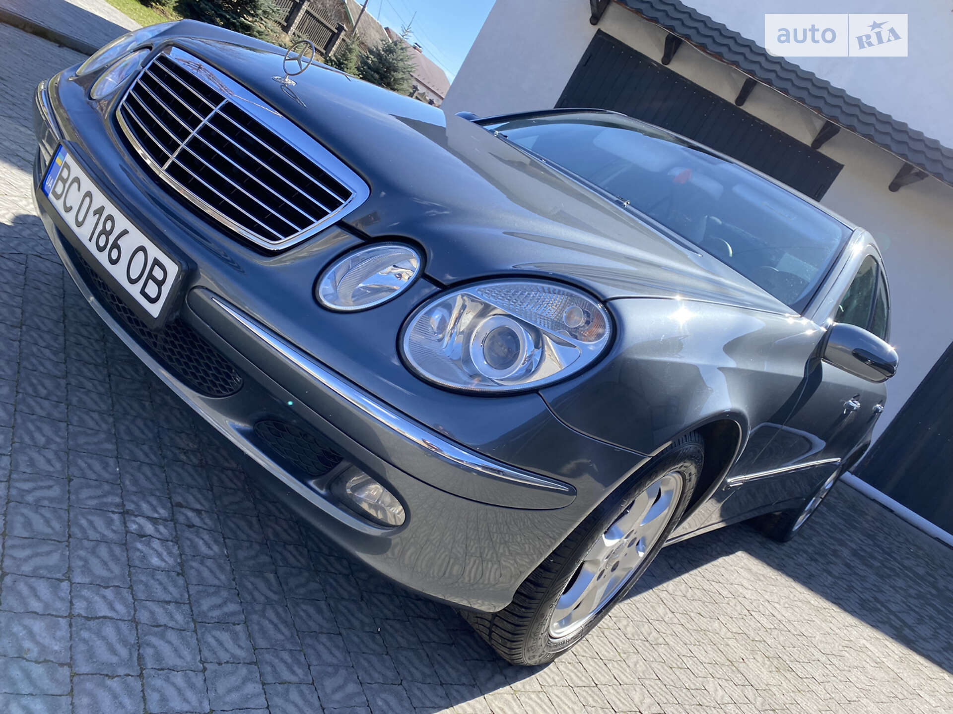 MERCEDES-BENZ E 220 2005